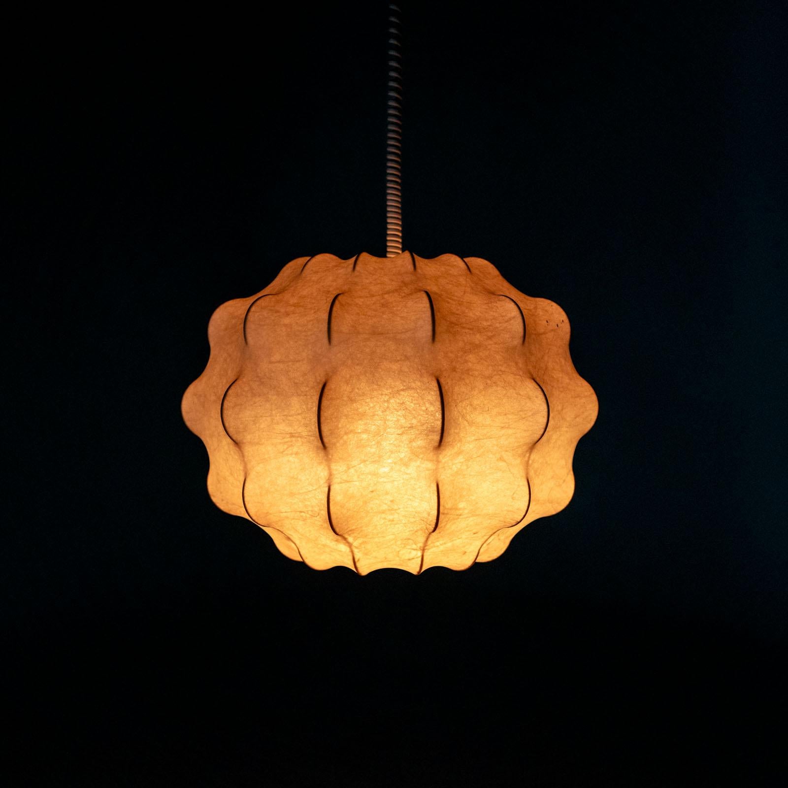 Cocoon Pendant Lamp in the style of Tobia Scarpa, Italy 1960s  In Good Condition For Sale In New York, NY