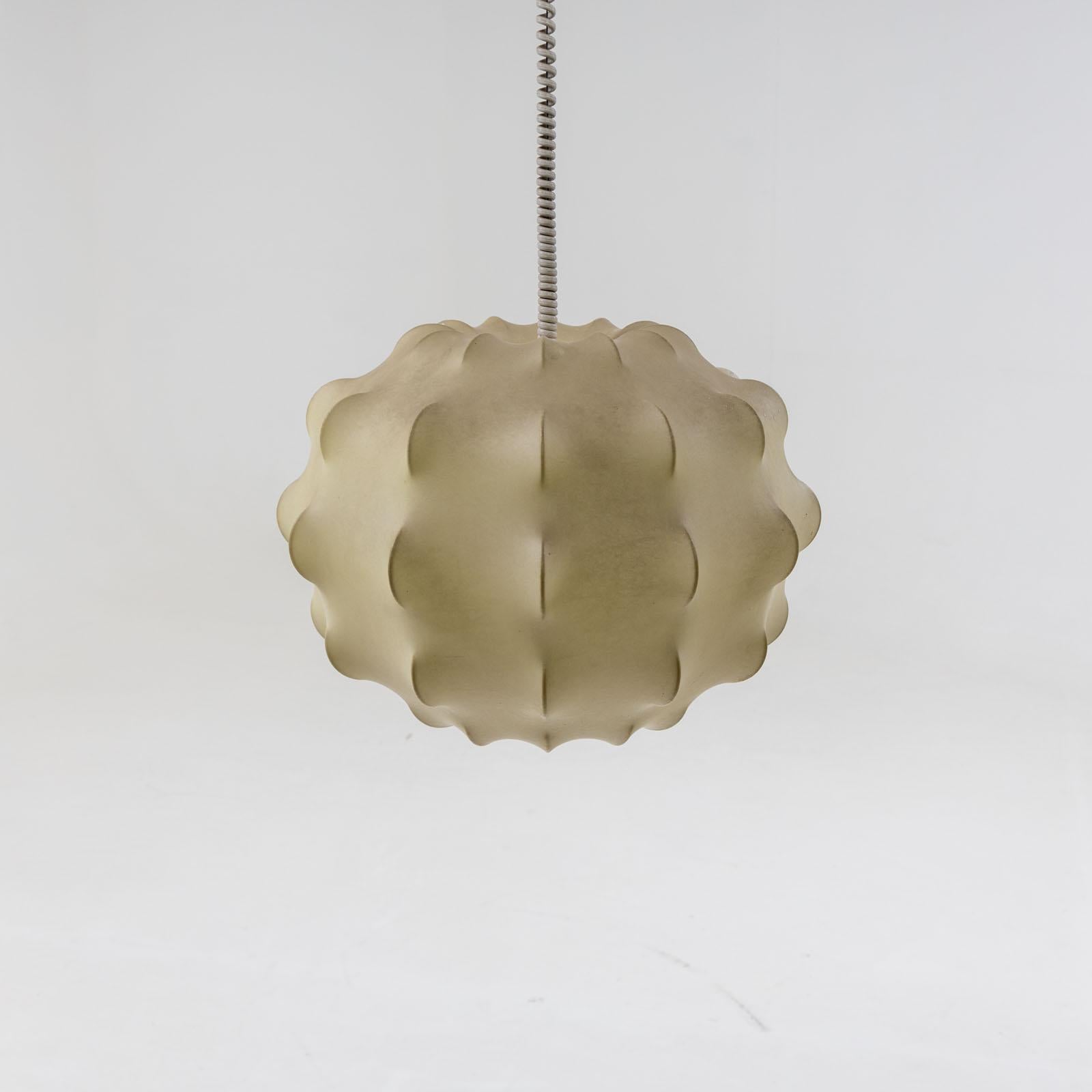 Cocoon Pendant Lamp in the style of Tobia Scarpa, Italy 1960s  For Sale 2