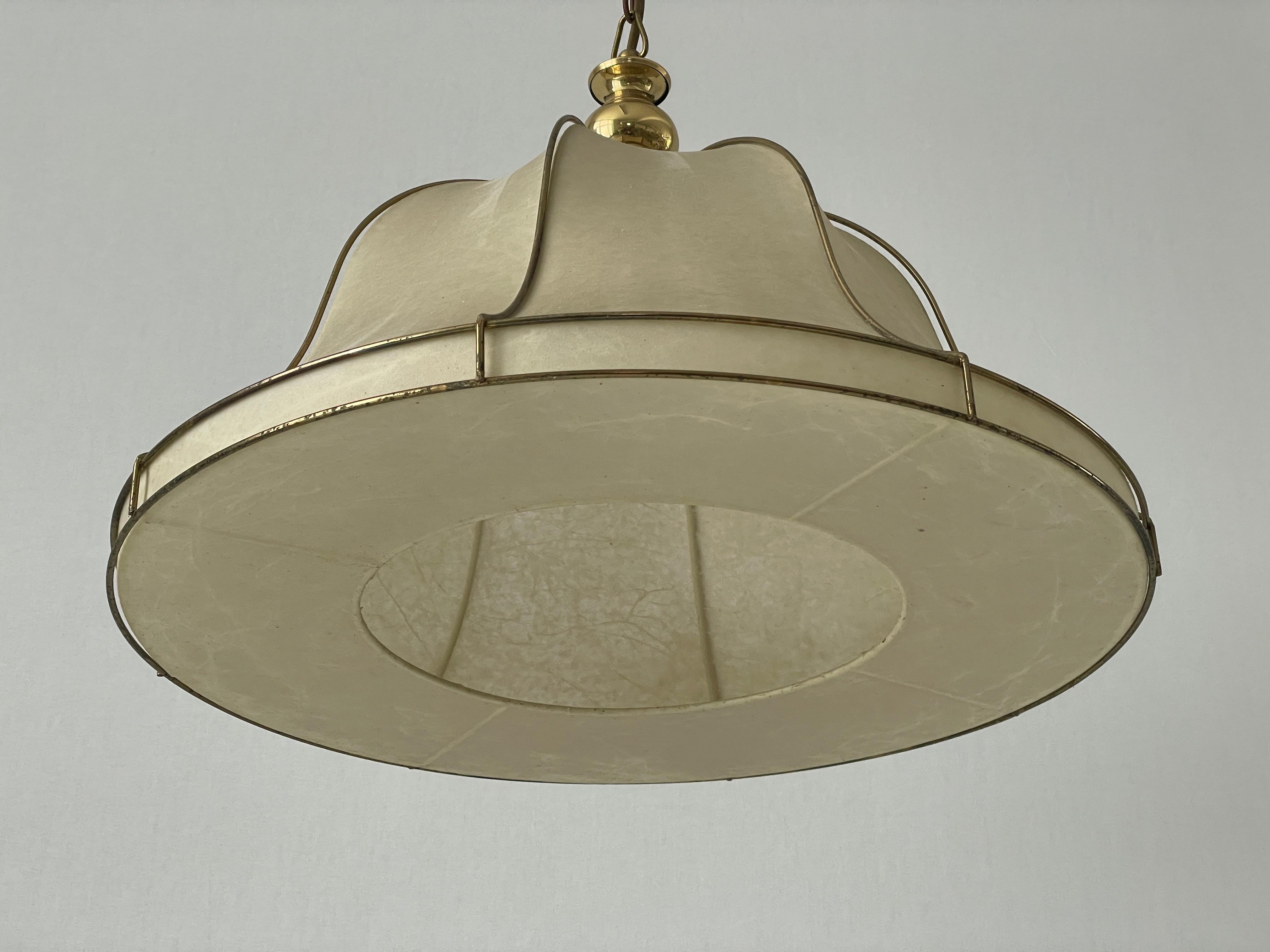 Mid-Century Modern Lampe suspendue cocon avec cadre en métal doré par Goldkant, années 1960, Allemagne en vente