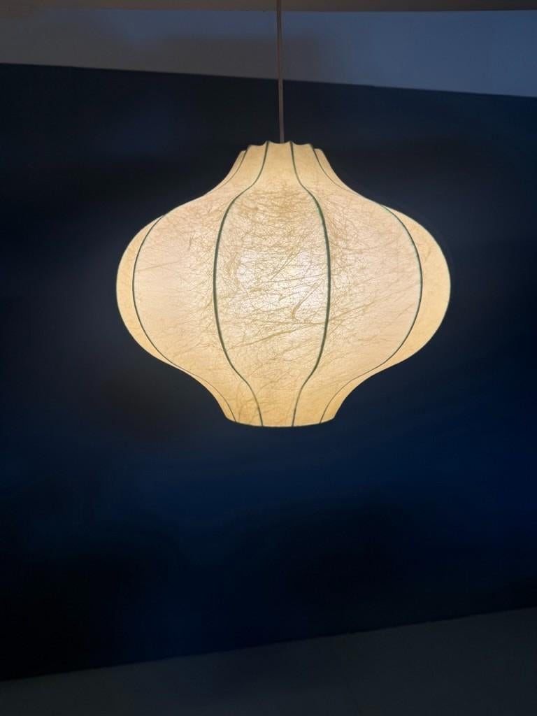 Cocoon Pendelleuchte, guter Zustand -Achille Castiglioni Stil 1960er Jahre im Zustand „Gut“ im Angebot in The Hague, NL