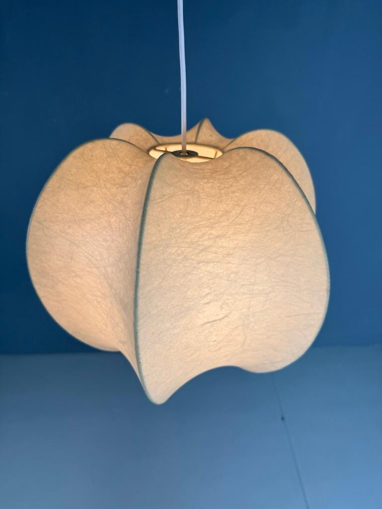 Lampe pendentif Cocoon en bon état -Achille Castiglioni style années 1960 Bon état à The Hague, NL