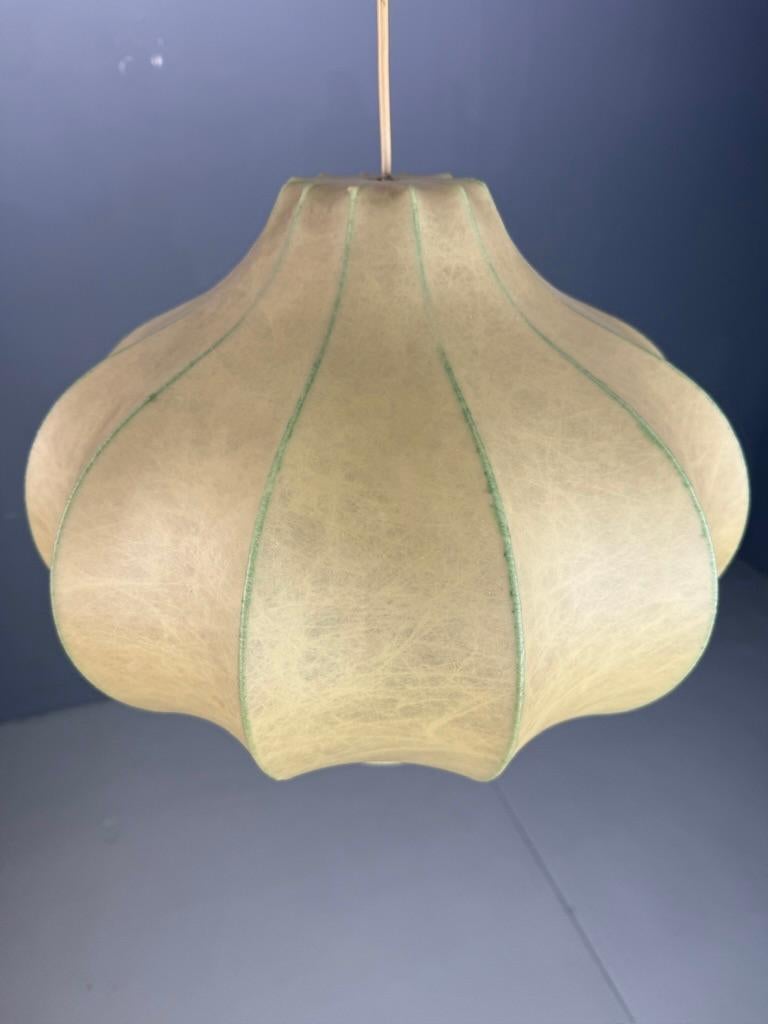 Cocoon Pendelleuchte, guter Zustand -Achille Castiglioni Stil 1960er Jahre (Mitte des 20. Jahrhunderts) im Angebot