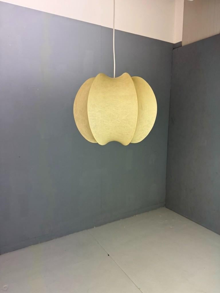 Résine époxy Lampe pendentif Cocoon en bon état -Achille Castiglioni style années 1960