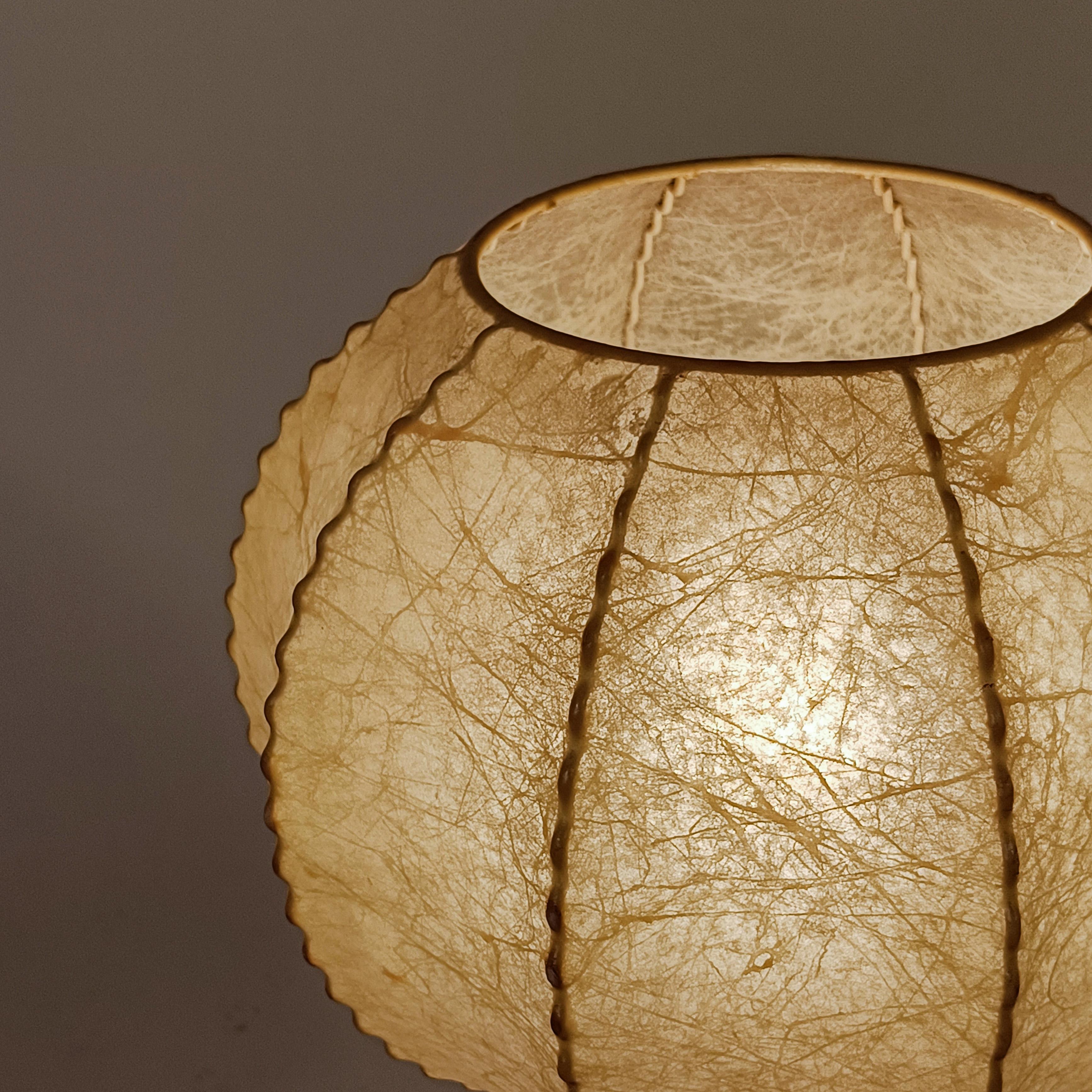 Résine de cocon. Lampe de table de style brutaliste par Friedel Wauer, Allemagne, années 1970 en vente 2