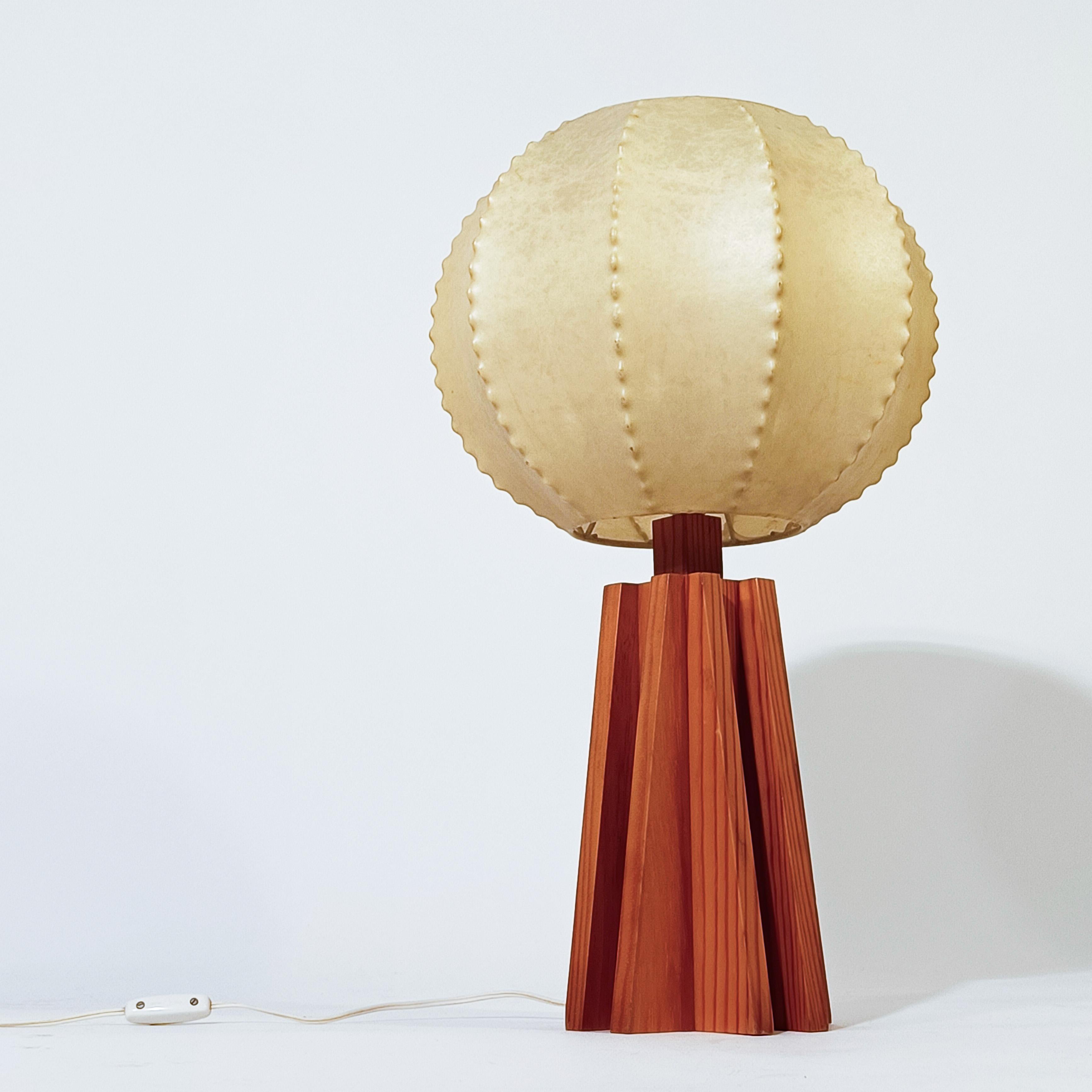 Brutalisme Résine de cocon. Lampe de table de style brutaliste par Friedel Wauer, Allemagne, années 1970 en vente