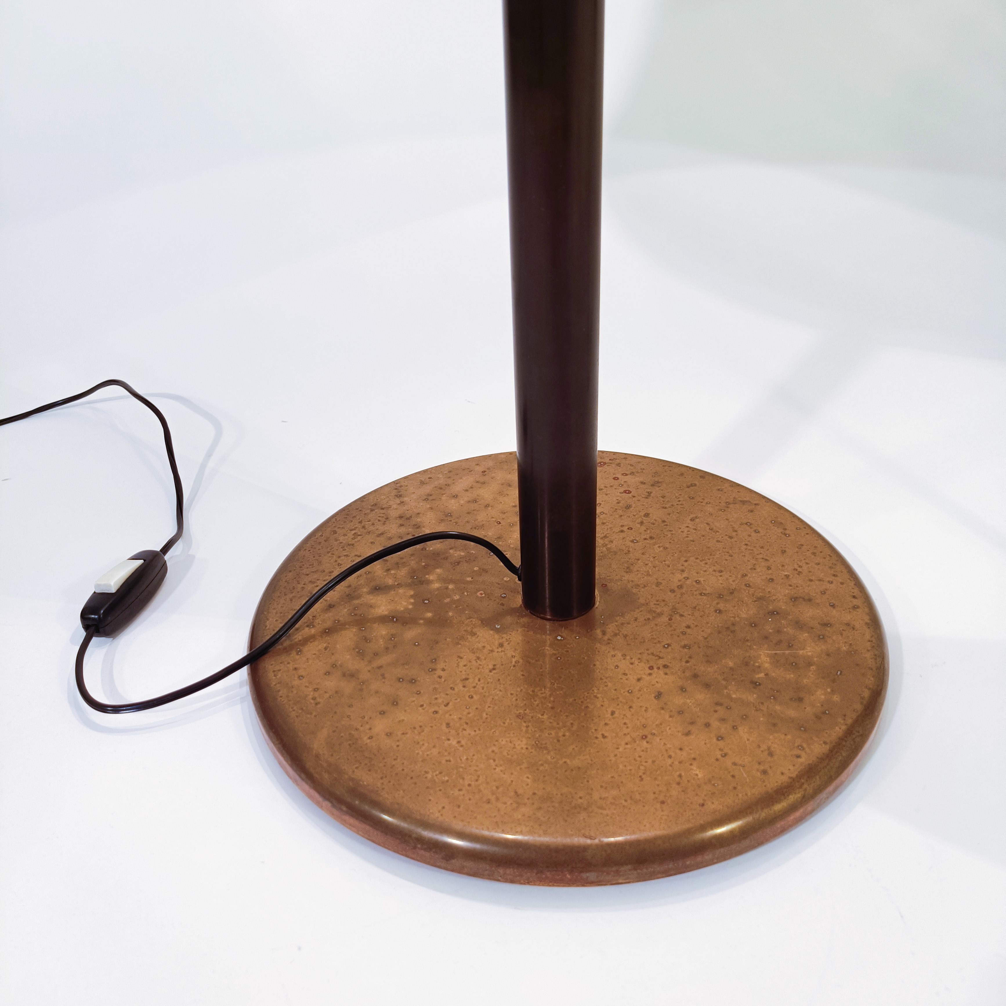 Résine de cocon. Énorme lampe de table de style brutaliste par Estiluz, Espagne, années 1970 en vente 3