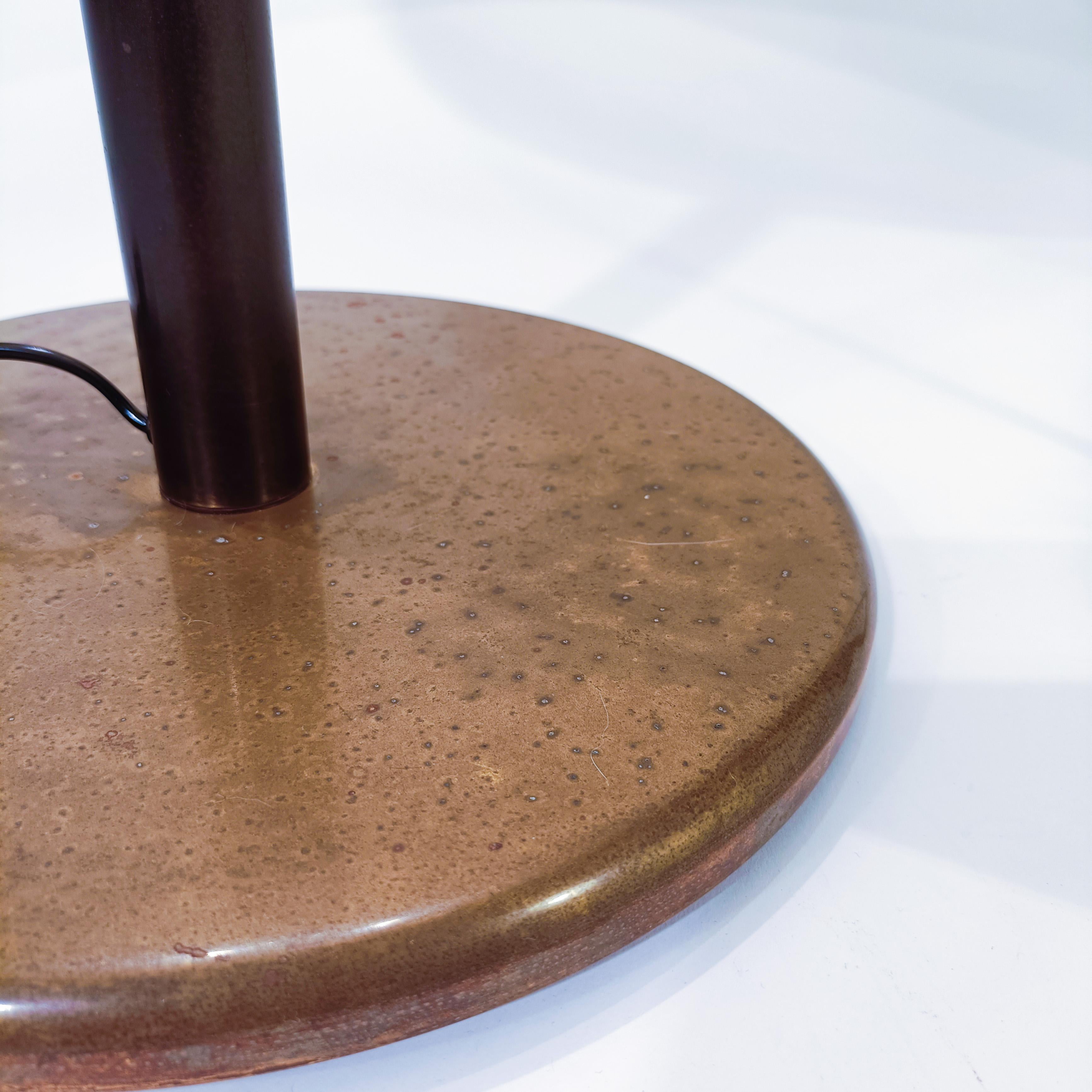 Résine de cocon. Énorme lampe de table de style brutaliste par Estiluz, Espagne, années 1970 en vente 4