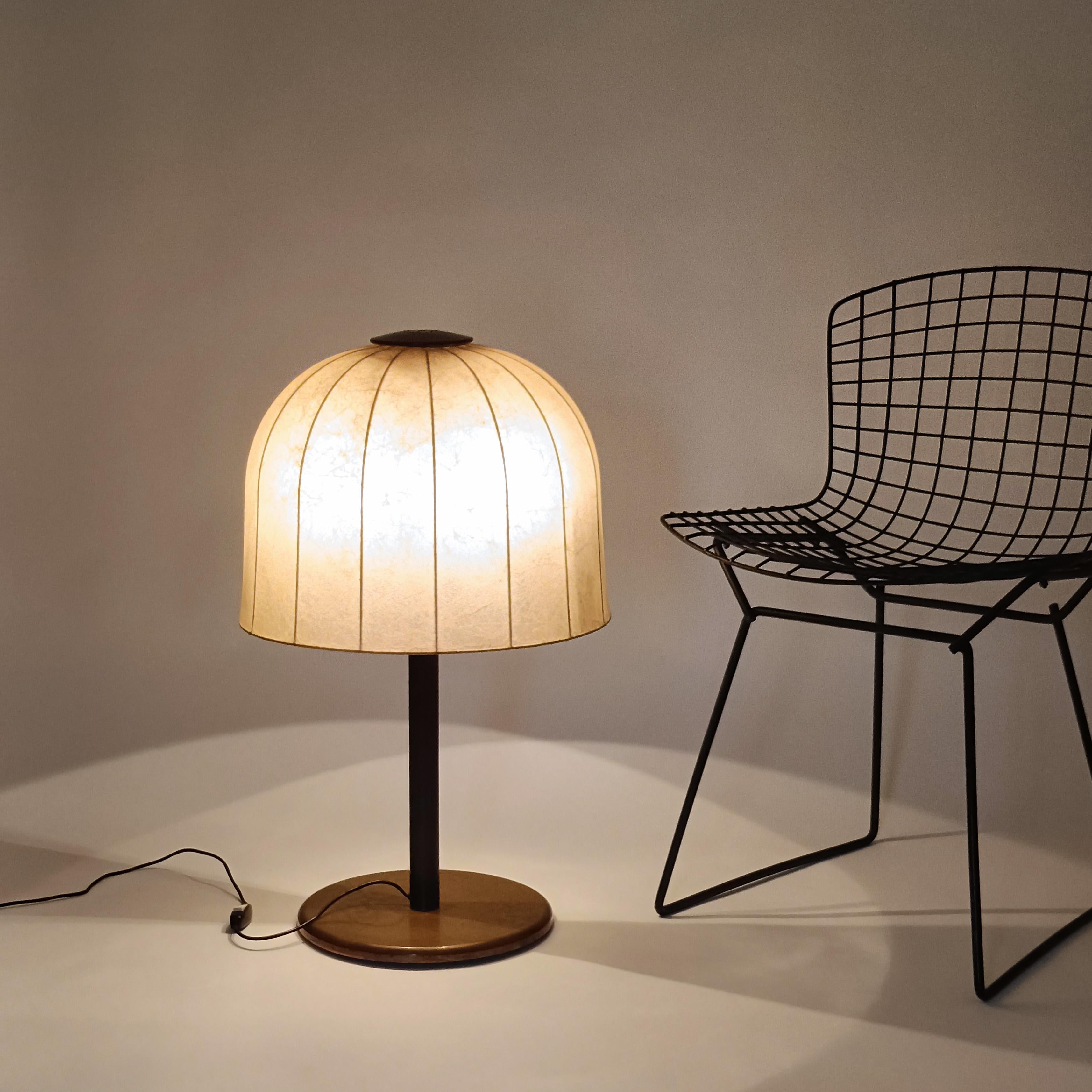 Fin du 20e siècle Résine de cocon. Énorme lampe de table de style brutaliste par Estiluz, Espagne, années 1970 en vente