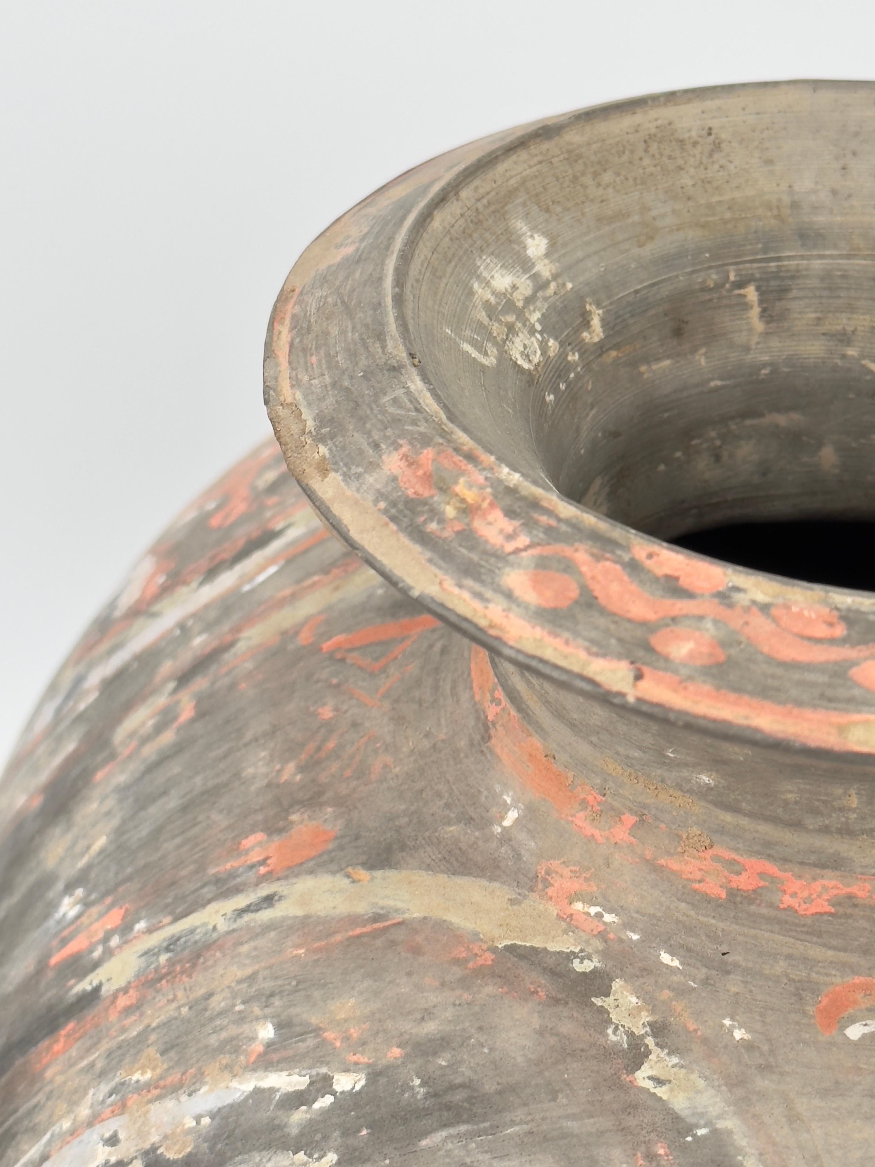 Grande vaso a forma di bozzolo con disegno a volute, dinastia Han in vendita 3