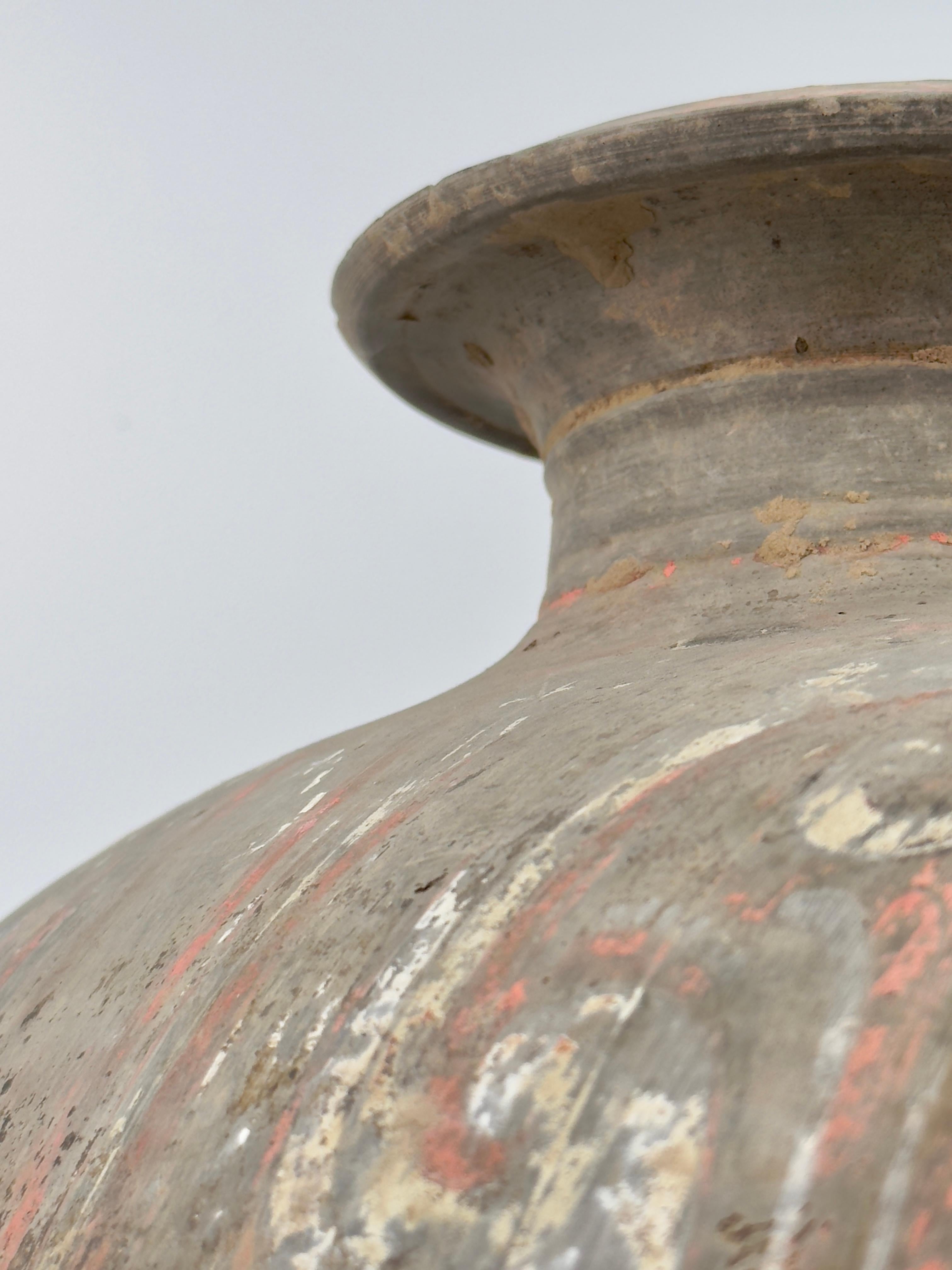 Grande vaso a forma di bozzolo con disegno a volute, dinastia Han in vendita 6
