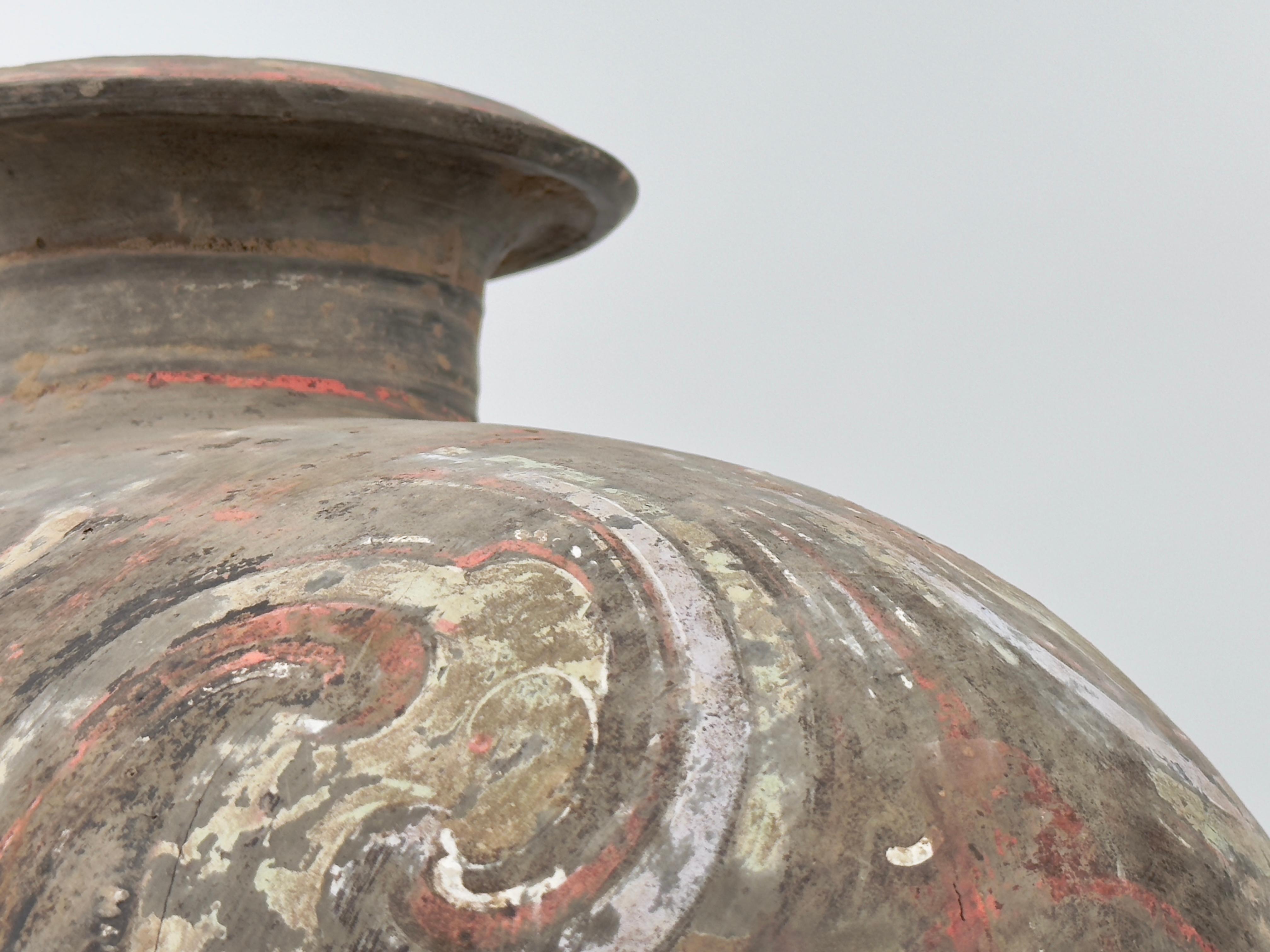 Grande vaso a forma di bozzolo con disegno a volute, dinastia Han in vendita 7