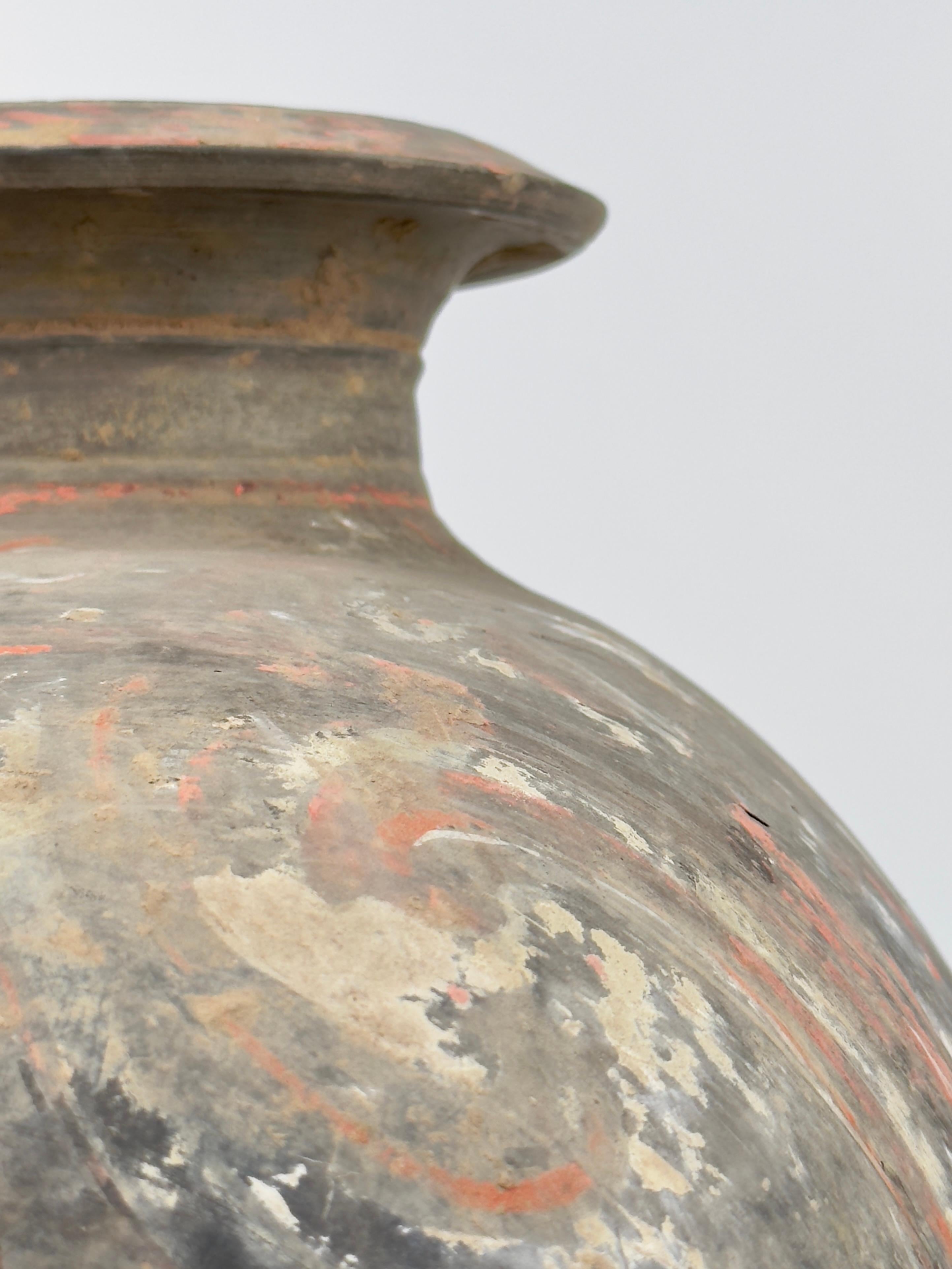 Grande vaso a forma di bozzolo con disegno a volute, dinastia Han in vendita 2
