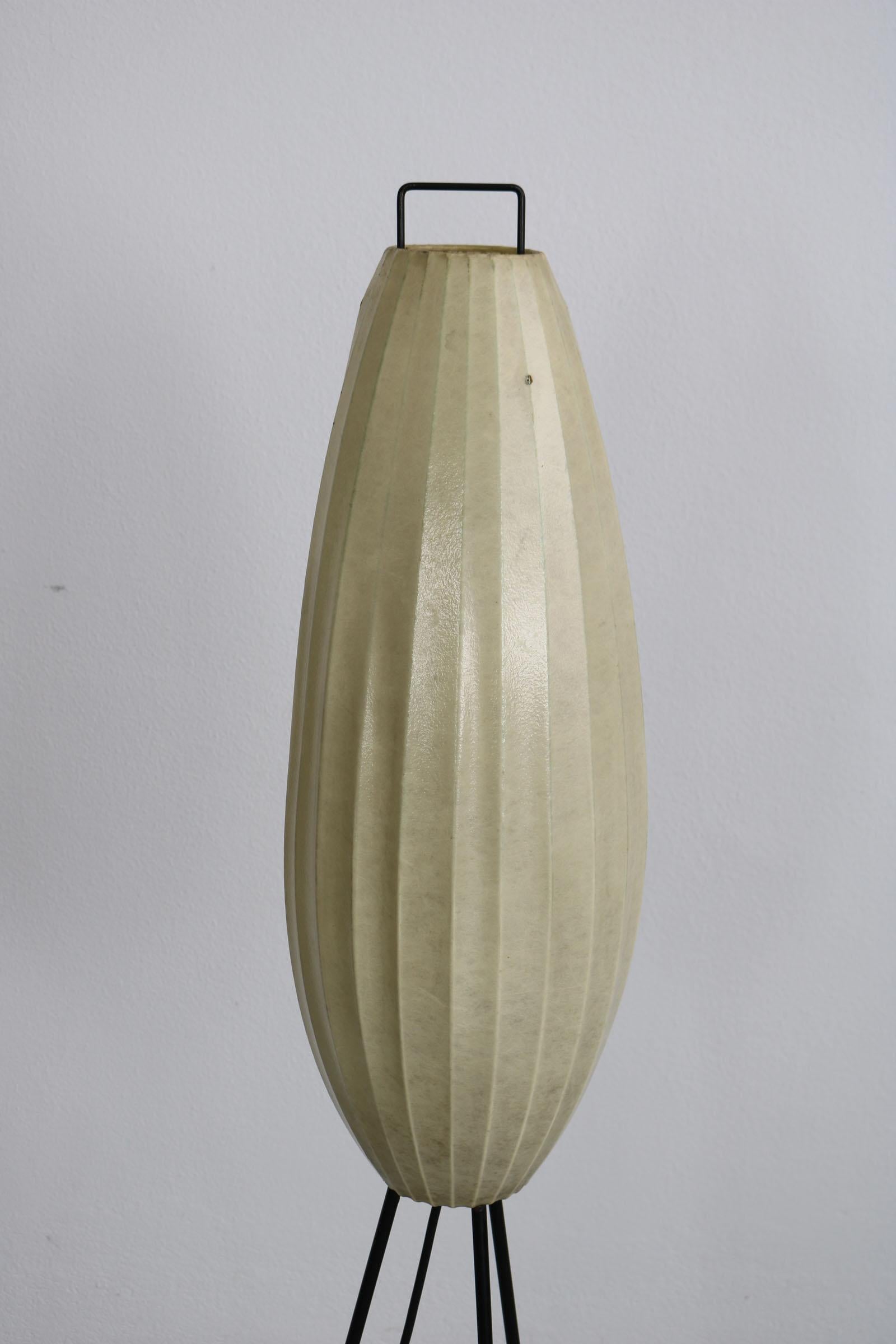 Cocoon shaped Three-legged floor lamp from the 60s in mid-century style. For Sale 4