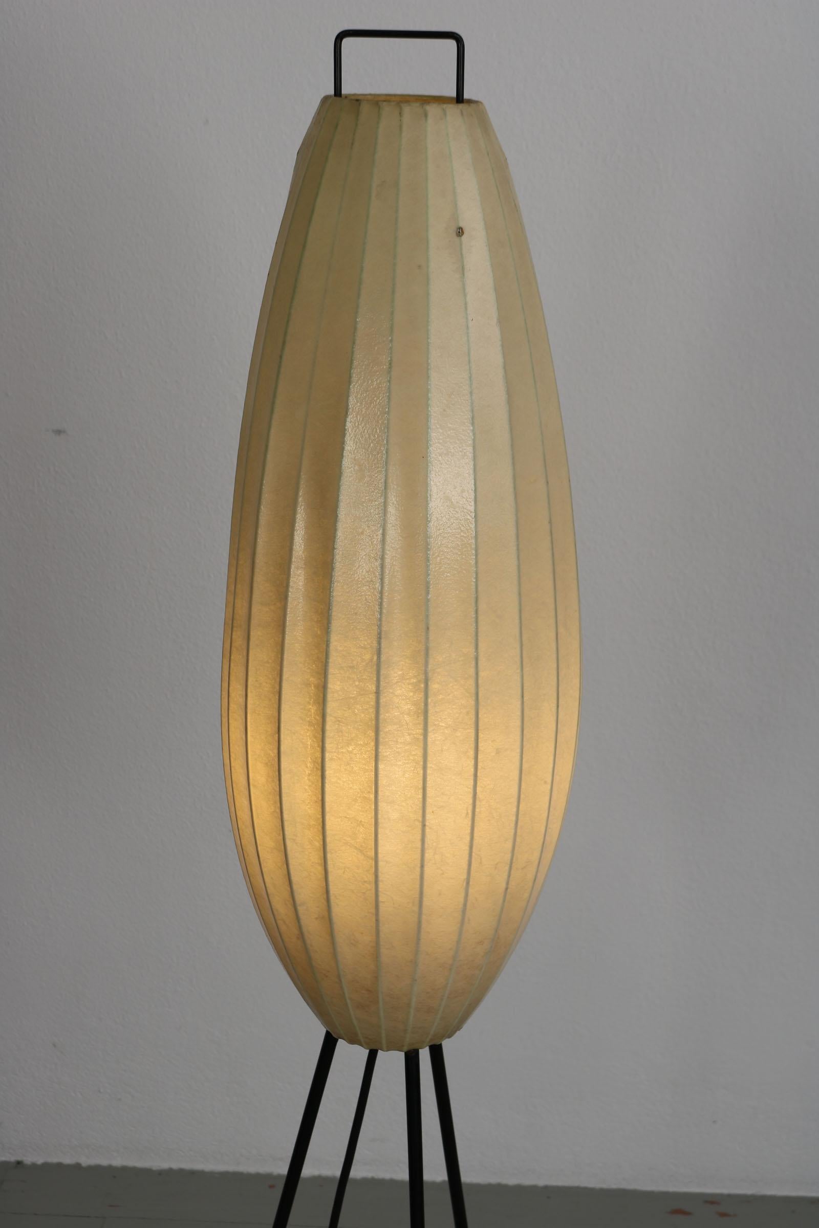 Cocoon shaped Three-legged floor lamp from the 60s in mid-century style. For Sale 6