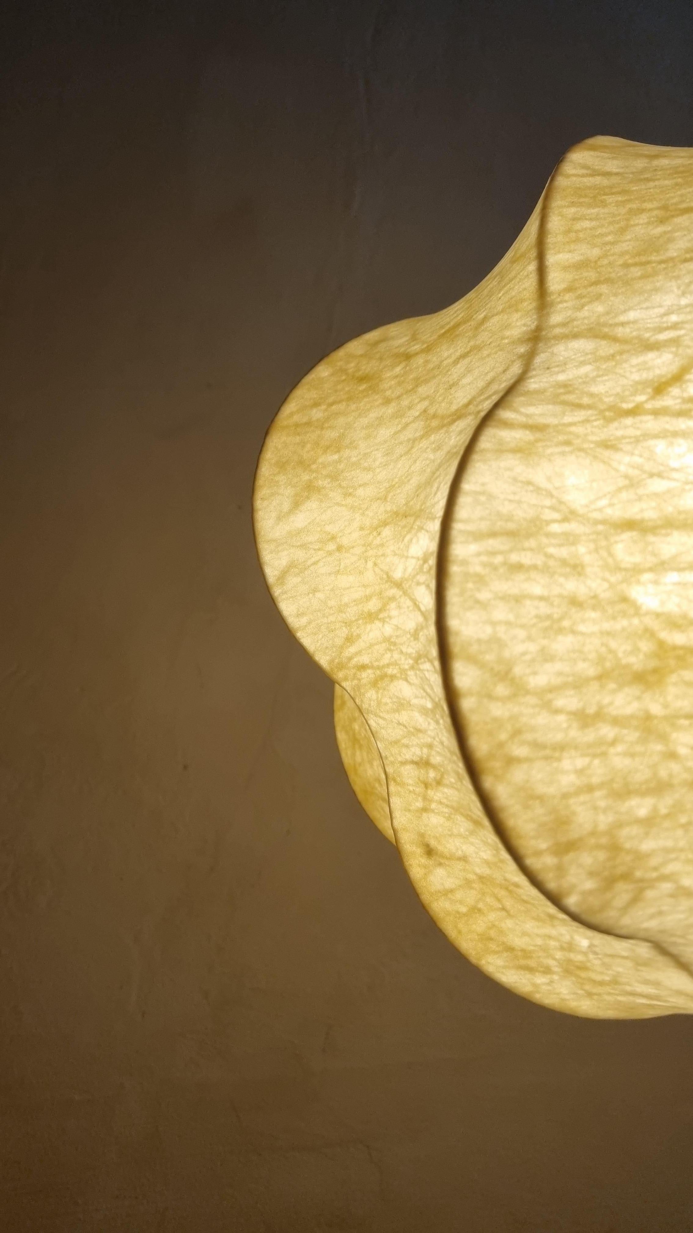 Lampe à suspension cocon, fabrication italienne, années 1960 en vente 5