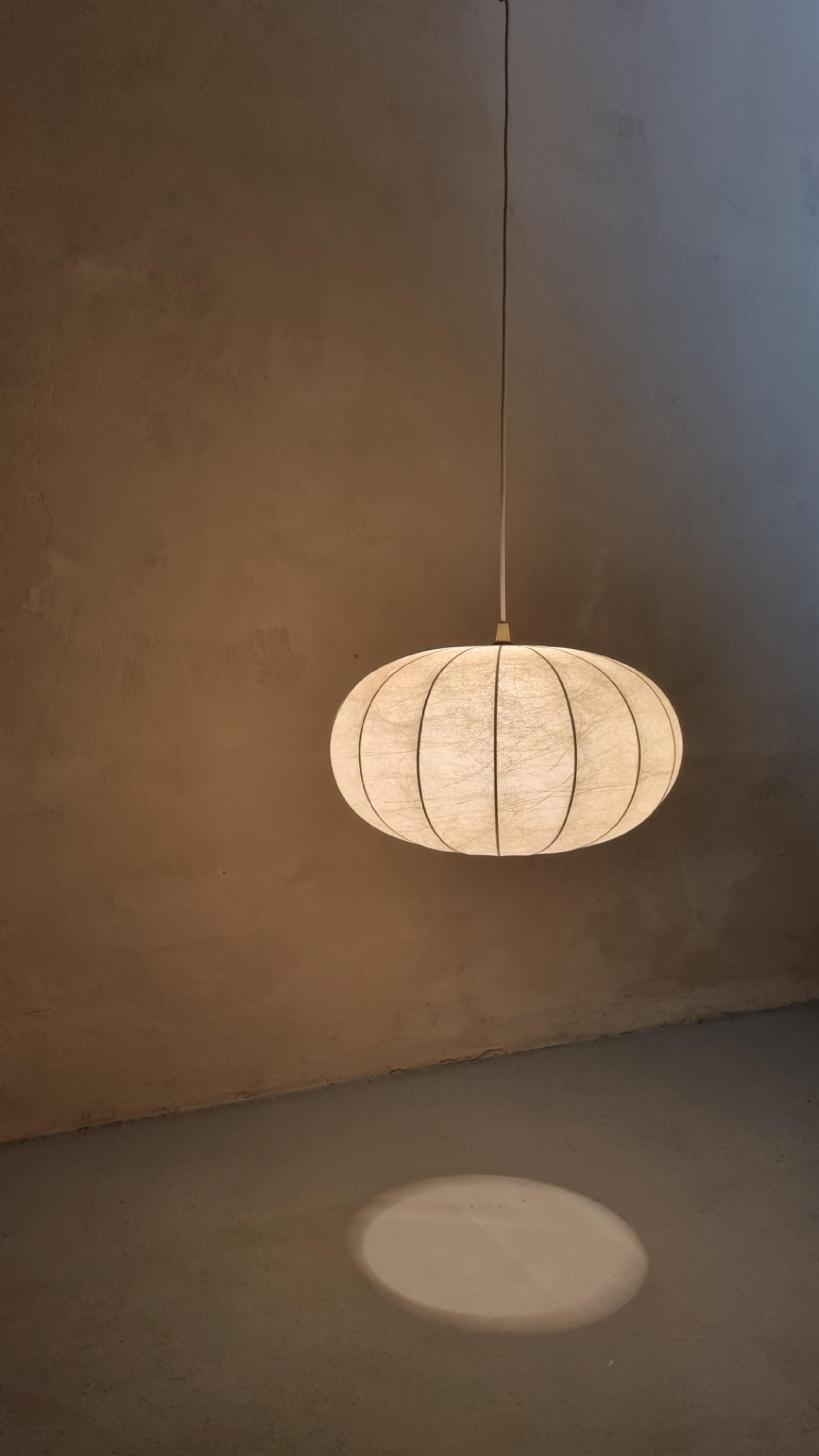 Mid-Century Modern Cocoon Suspension Lamp, Italian Manufacture, 1960s For Sale