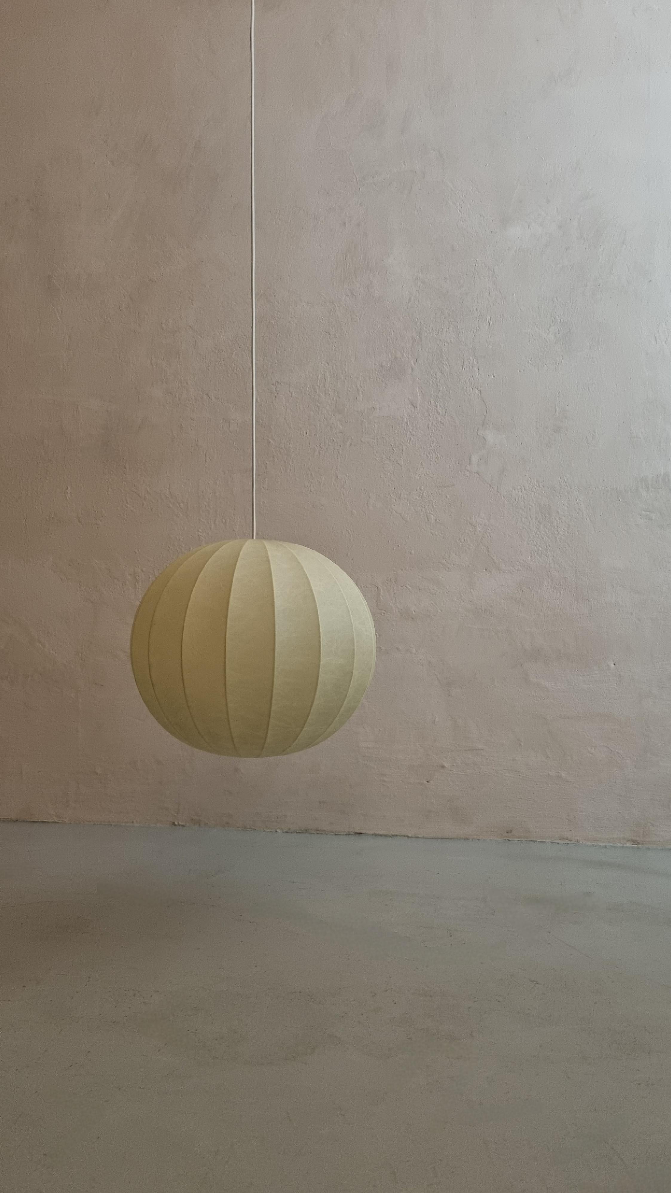 Mid-Century Modern Cocoon Suspension Lamp, Italian Manufacture, 1960s For Sale