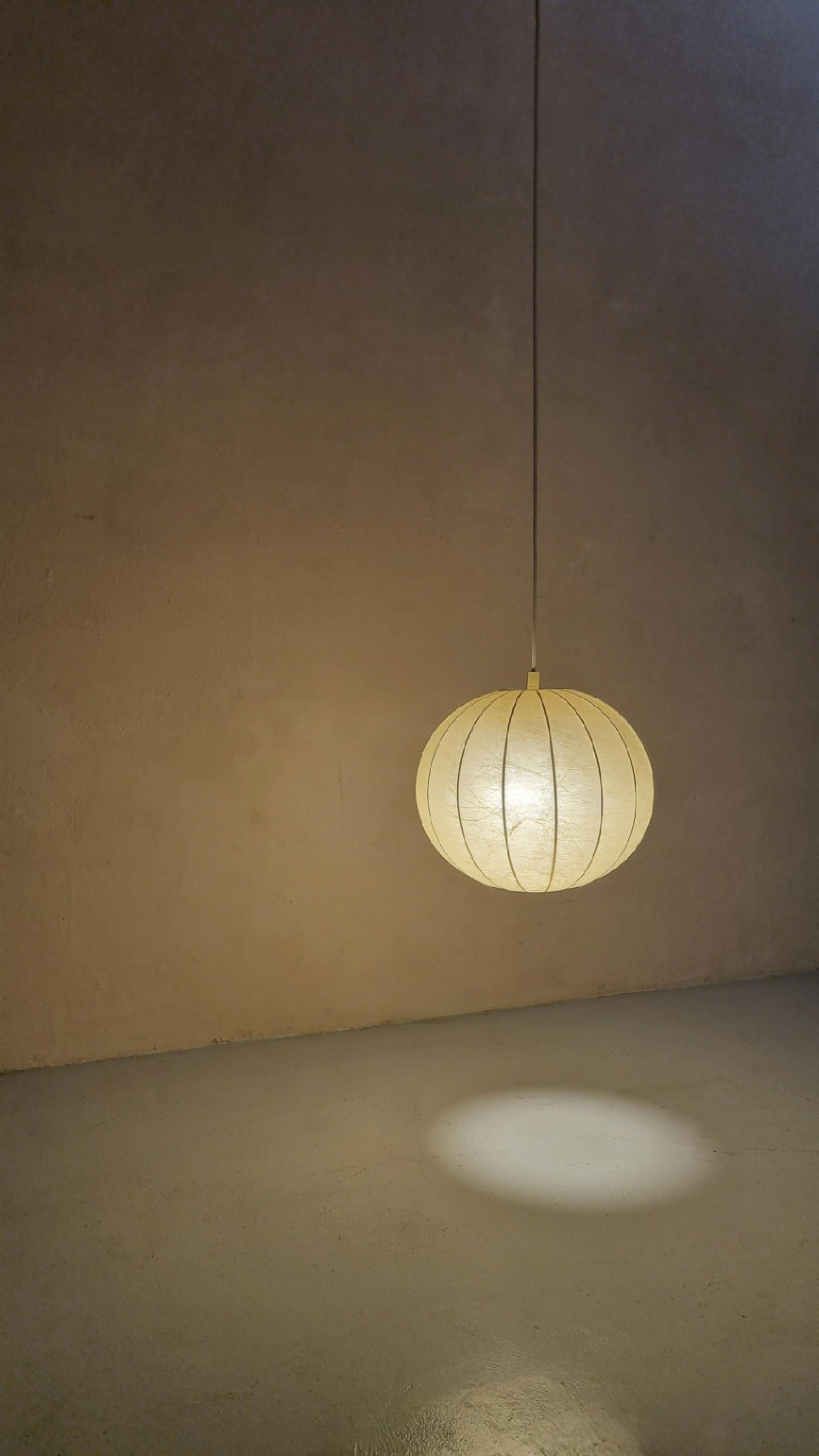 Mid-Century Modern Cocoon Suspension Lamp, Italian Manufacture, 1960s For Sale