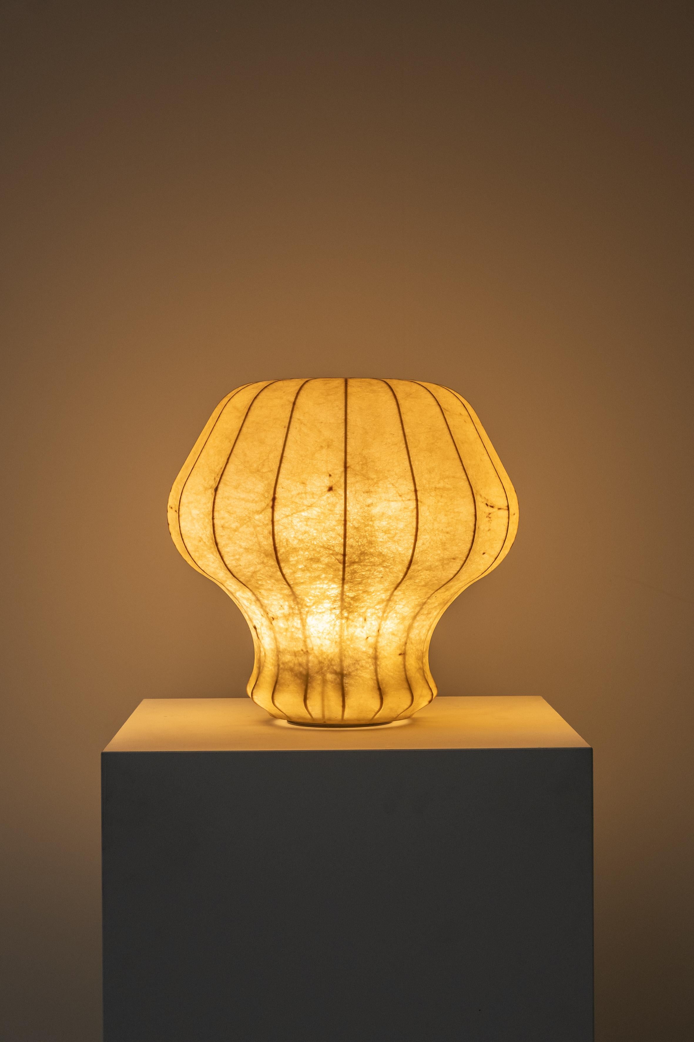 Mid-Century Modern Lampe de table Cocoon, années 1970 en vente