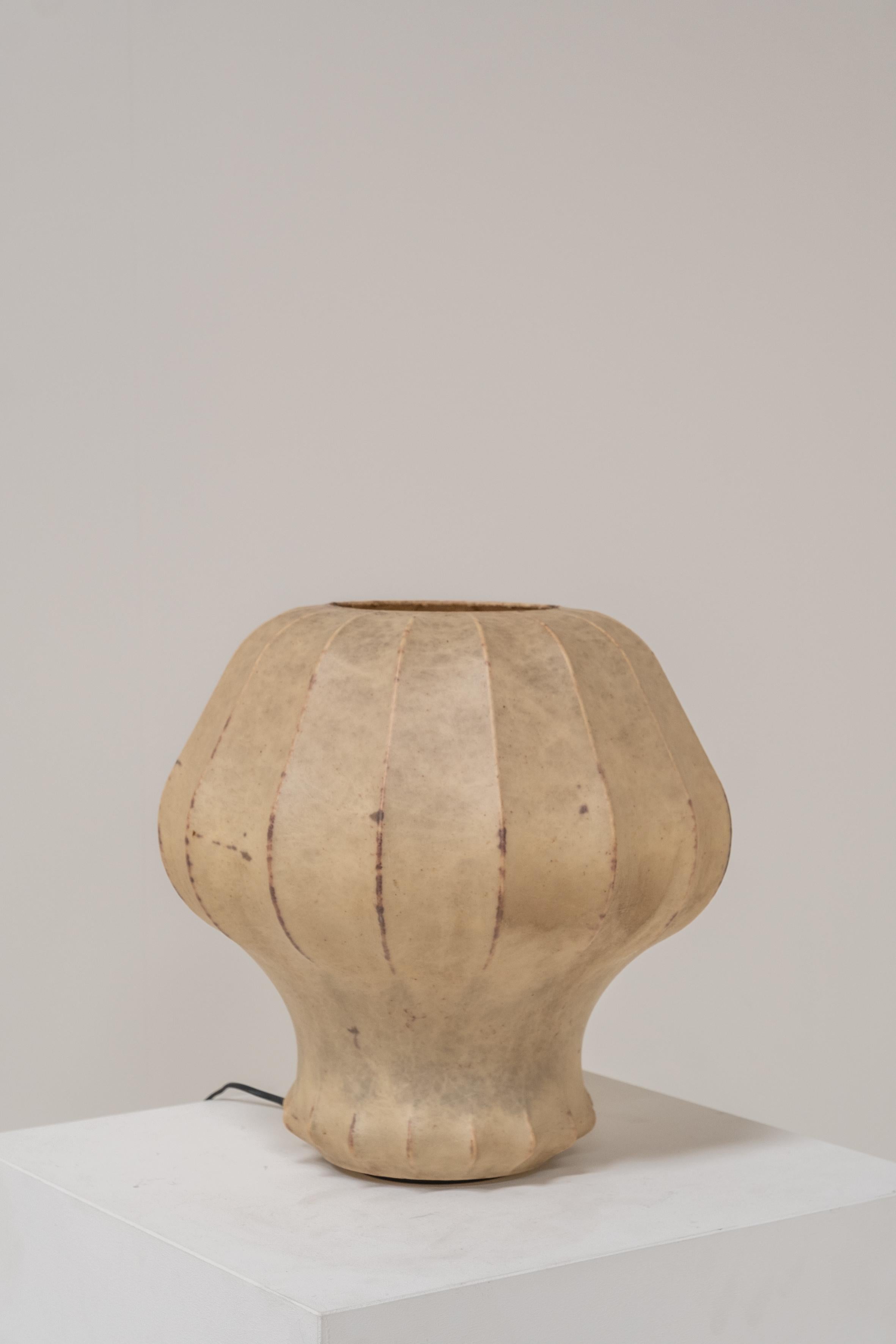 Lampe de table Cocoon, années 1970 État moyen - En vente à Boom, Vlaams Gewest