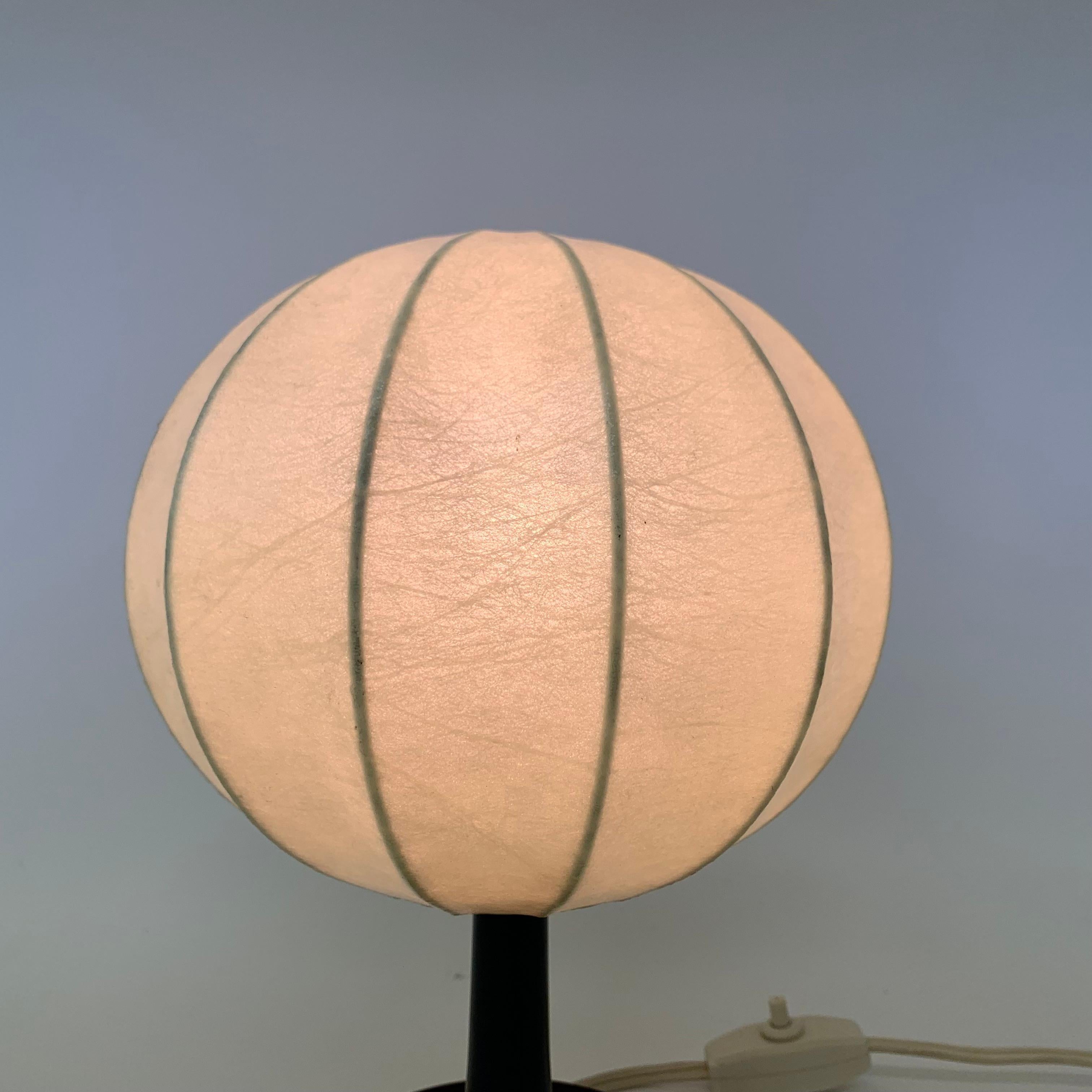 Cocoon-Tischlampe von Alfred Wauer für Goldkant, 1960er Jahre im Zustand „Gut“ in Delft, NL