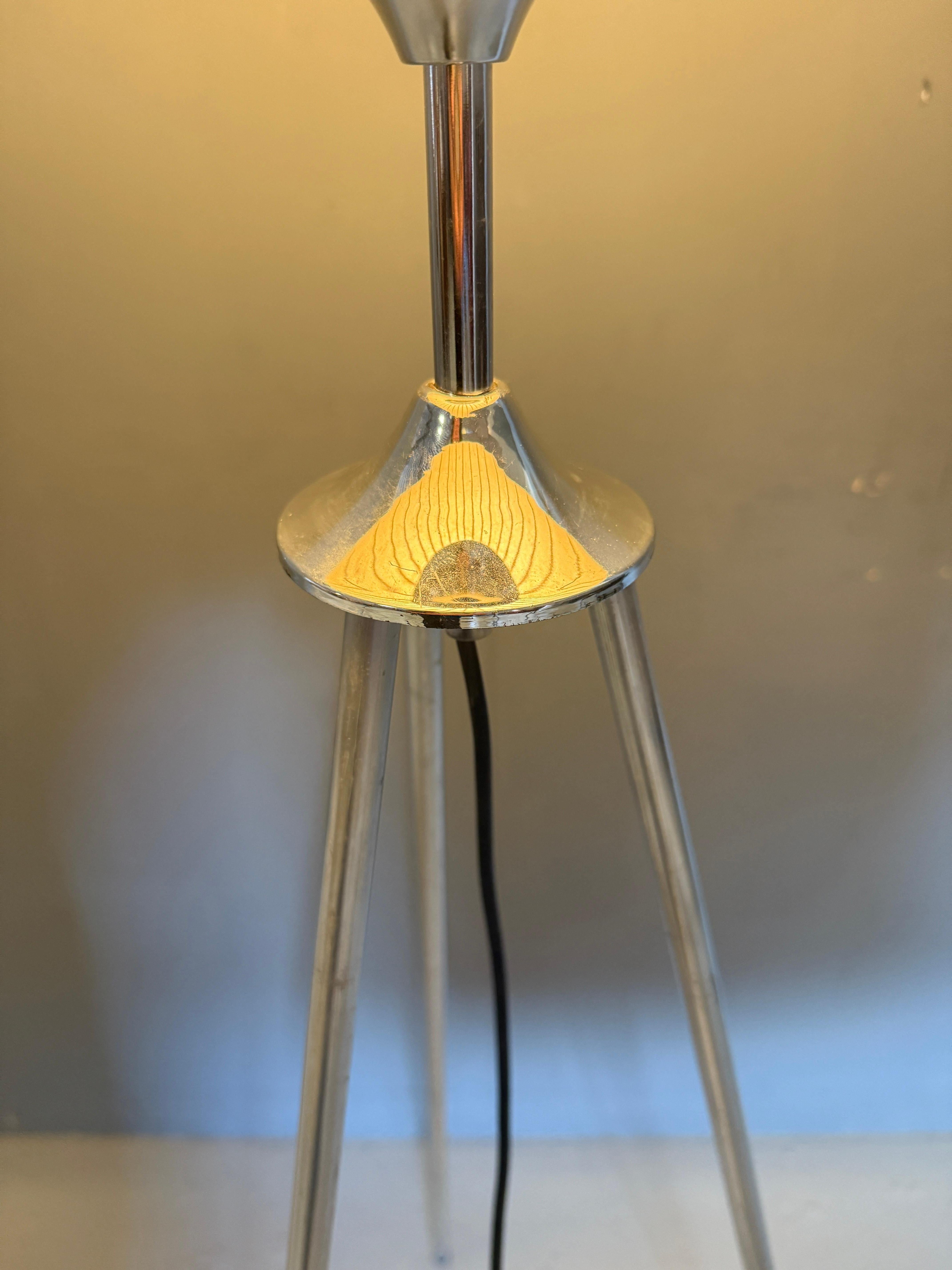 Lámpara de pie trípode Cocoon - Goldkant Leuchten en venta 4