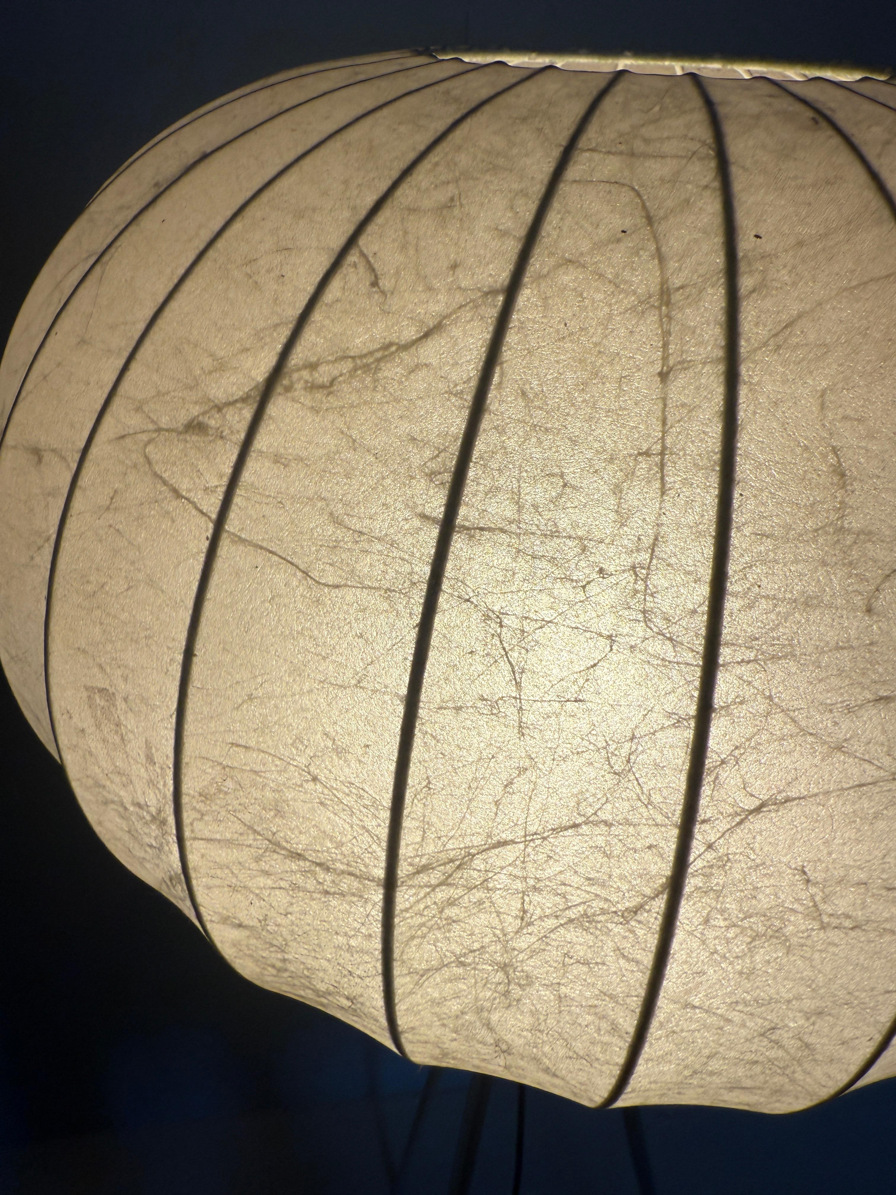 Lámpara de pie trípode Cocoon - Goldkant Leuchten en venta 8