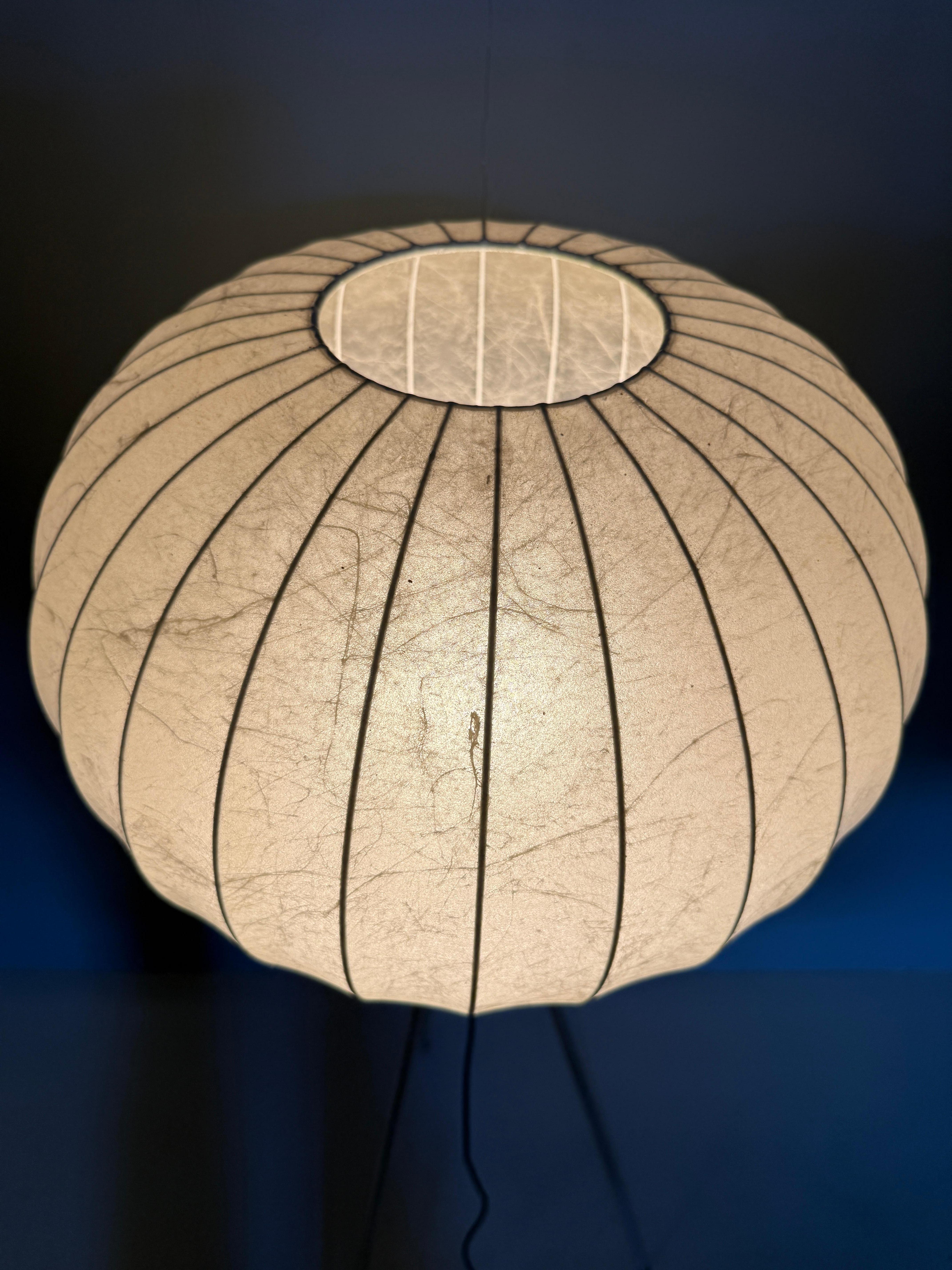 Lámpara de pie trípode Cocoon - Goldkant Leuchten en venta 9