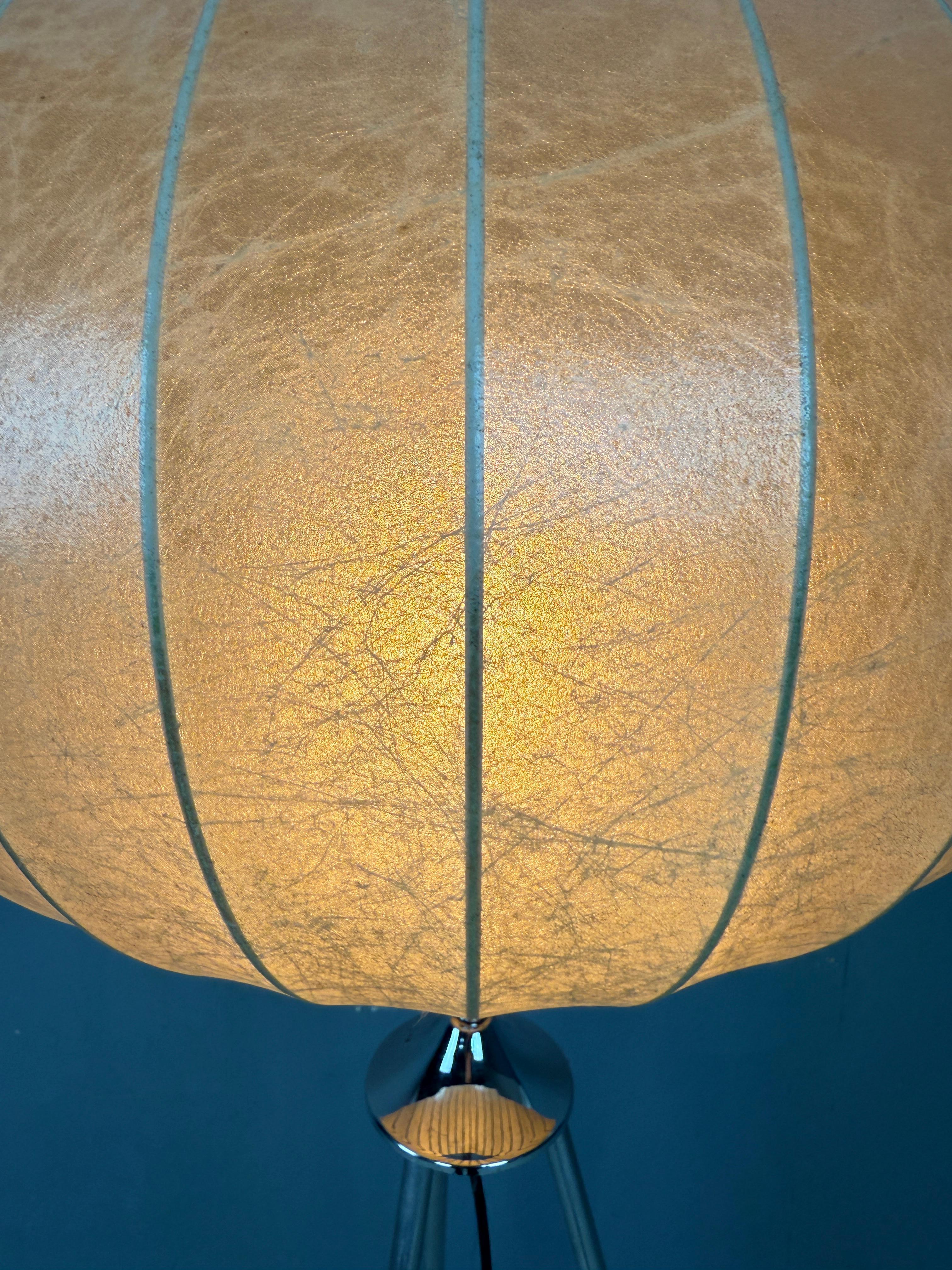 Lámpara de pie trípode Cocoon - Goldkant Leuchten en venta 1