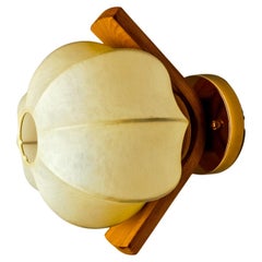"Cocoon" wall lamp in resin and pine, Italy 1970