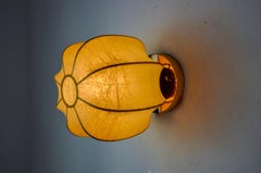 Wandleuchte „Cocoon“ aus Harz und Kiefernholz, Italien, 1970