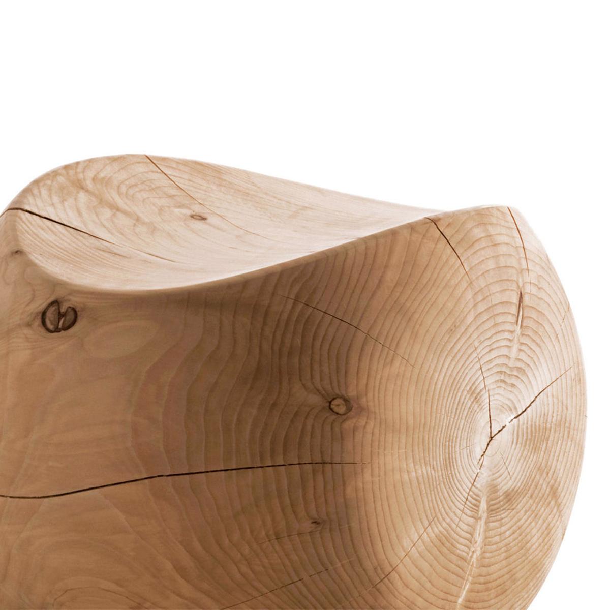 Stool Cocoona shape 1 in solid natural aromatic
cedar wood. Made in one block of cedar wood.
Treated with natural pine extracts.
Can be used in the 3 faces of the stool.
Solid cedar wood include movement, 
cracks and changes in wood conditions,