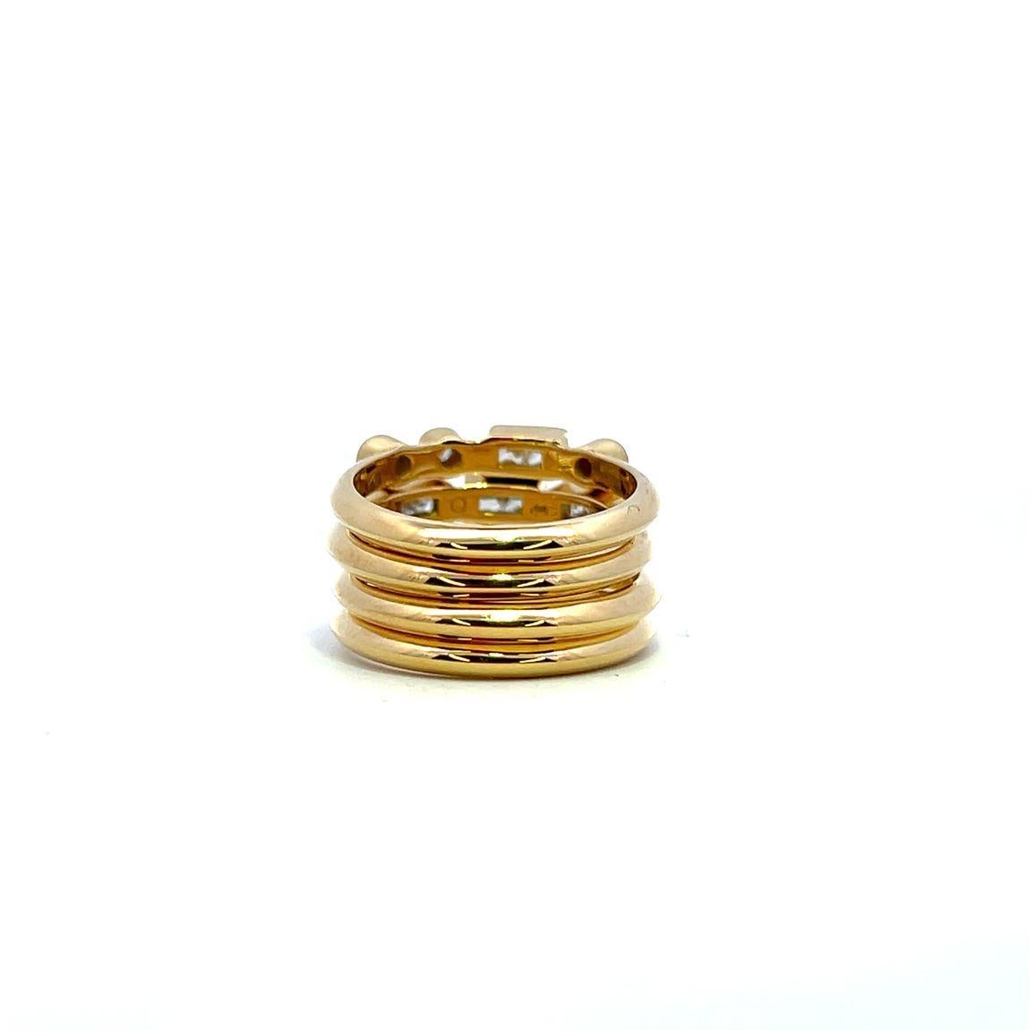 in vendita:  codebyEdge Pila di anelli in oro giallo 18k e diamanti con la scritta 