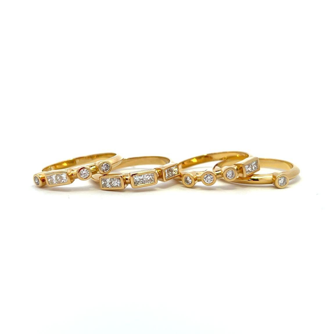 in vendita:  codebyEdge Pila di anelli in oro giallo 18k e diamanti con la scritta 