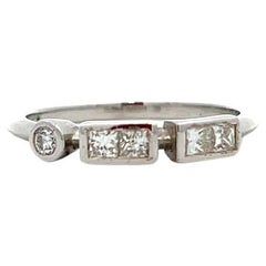 codebyEdge Amanti Anpassbarer Diamant-Platin-Stapelring, Buchstabe W in Morse- Code
