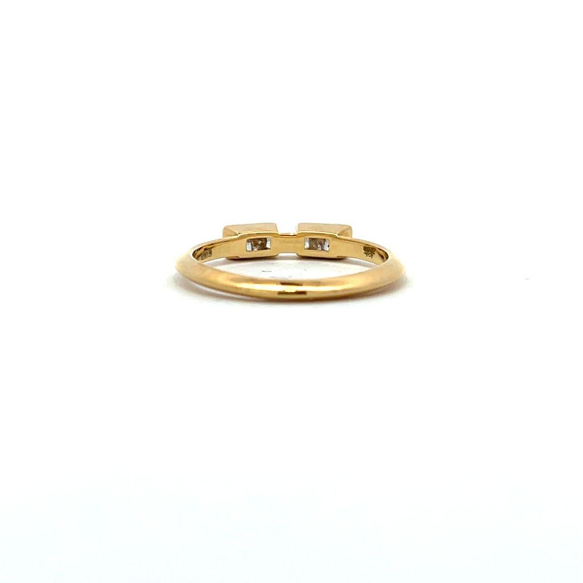 En vente :  codebyEdge, bague empilable personnalisable en or jaune 18 carats avec diamants, lettre M Morse 5