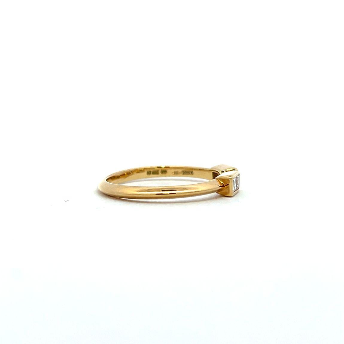 En vente :  codebyEdge, bague empilable personnalisable en or jaune 18 carats avec diamants, lettre M Morse 6