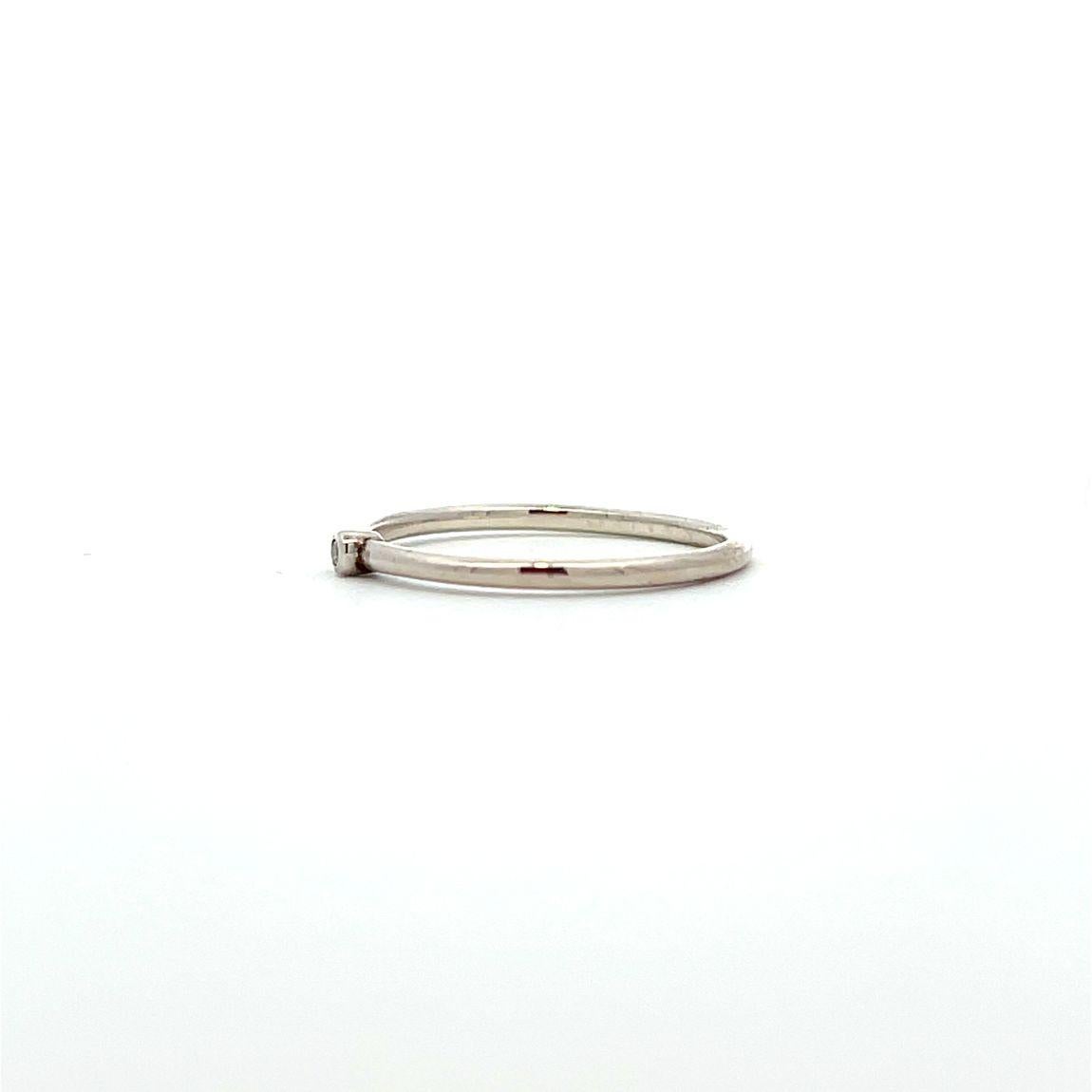 Im Angebot: codebyEdge Anpassbarer Diamant-Platin-Stapelring - Buchstabe E in Morse- Code () 5