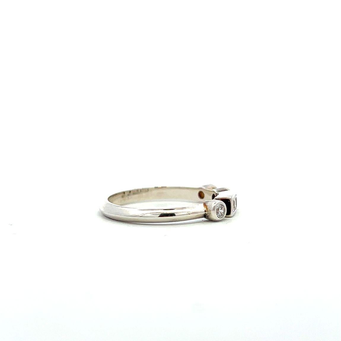in vendita:  codebyEdge Anello impilabile di platino con diamante personalizzabile - Lettera L in codice Morse 6