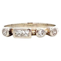codebyEdge Anello impilabile di platino con diamante personalizzabile - Lettera L in codice Morse