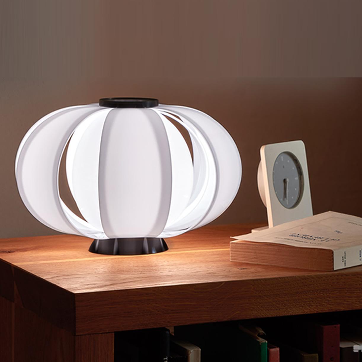 Européen Coderch Mini Disa Methacrylate Table Lamp by Tunds en vente