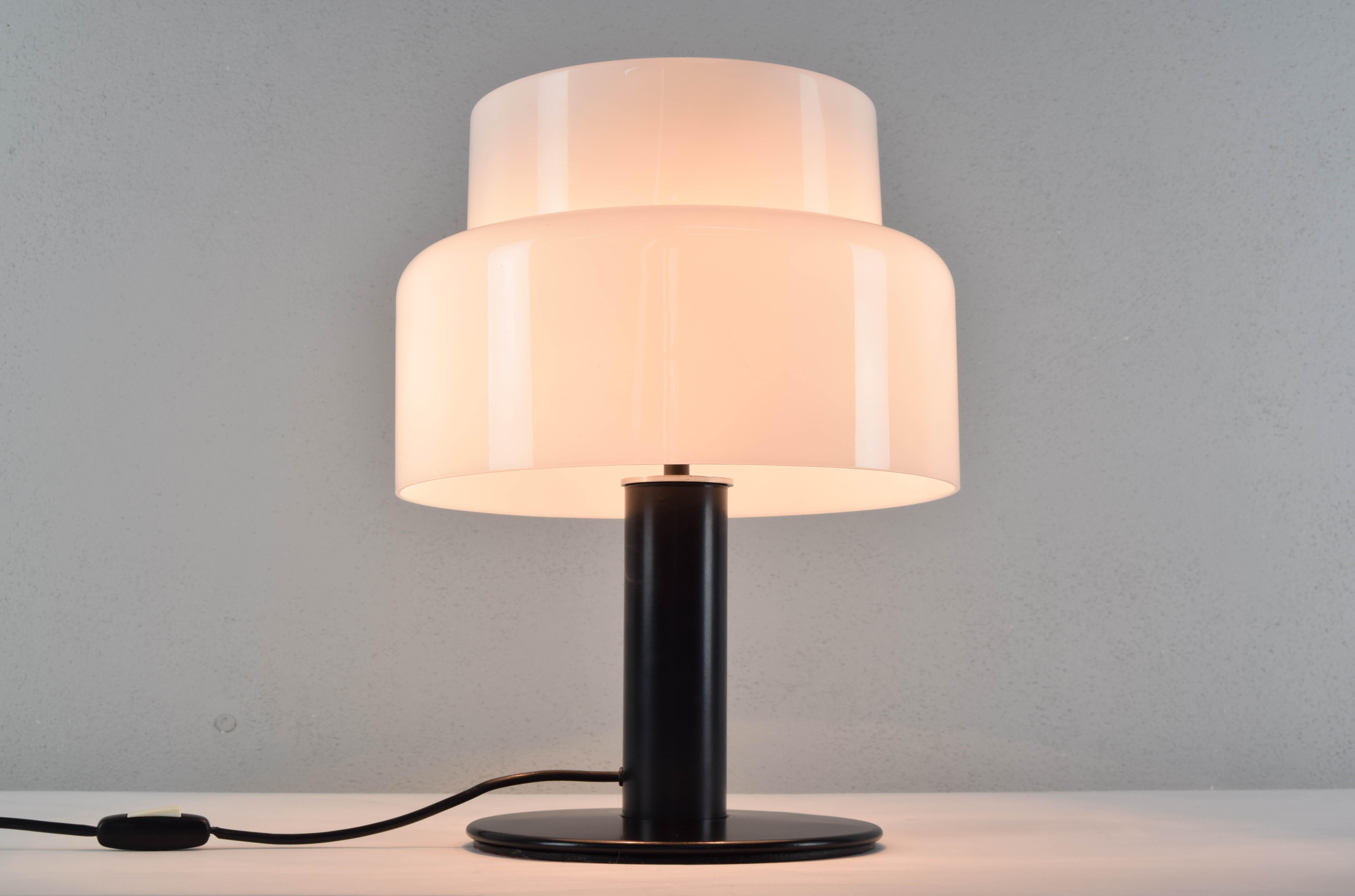 Original table lamp from the mid-1970s, designed by the Codialpo label; Catalan decorative interior lighting company, founded in 1969 by Pere Alegrí i Navarro (Alegri i fills SL.) that would soon stand out for its innovative line and the quality of