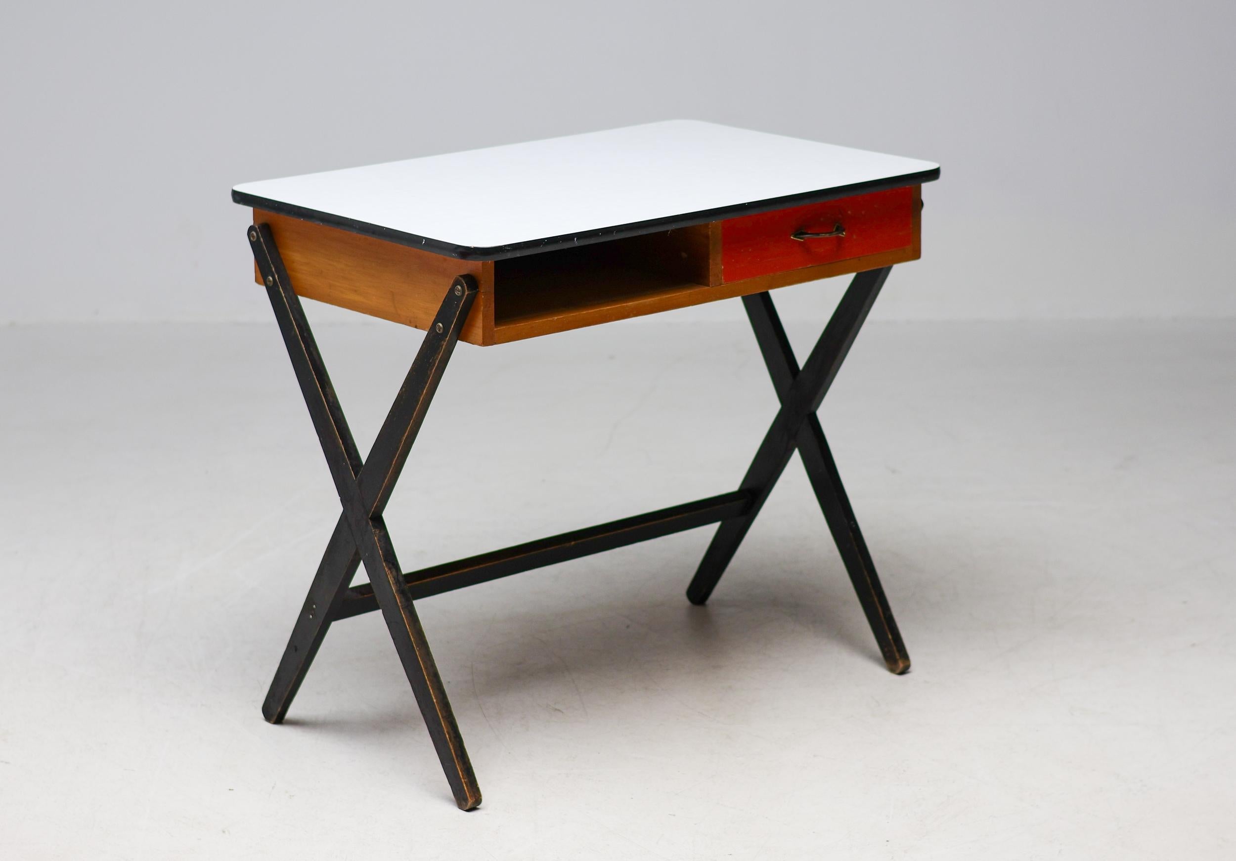 Coen de Vries Kleiner Schreibtisch, 1954 (Formica) im Angebot