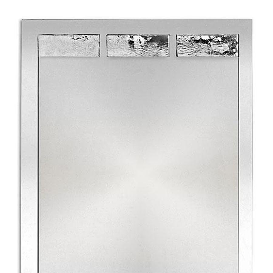 Miroir Coeval Glass avec panneaux arrière en verre miroir avec 
finition miroir antique clair et bois de chêne massif 
structure en noir mat fixée sur le miroir arrière. 
Avec glace transparente fixée sur le panneau en chêne massif 
avec six