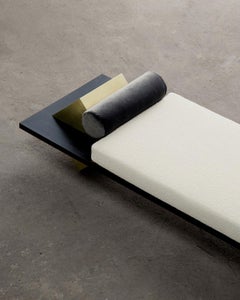 Coexist Contemporary Daybed, Nero Marquina Marmor, gebürstetes Messing & schwarzer Stahl