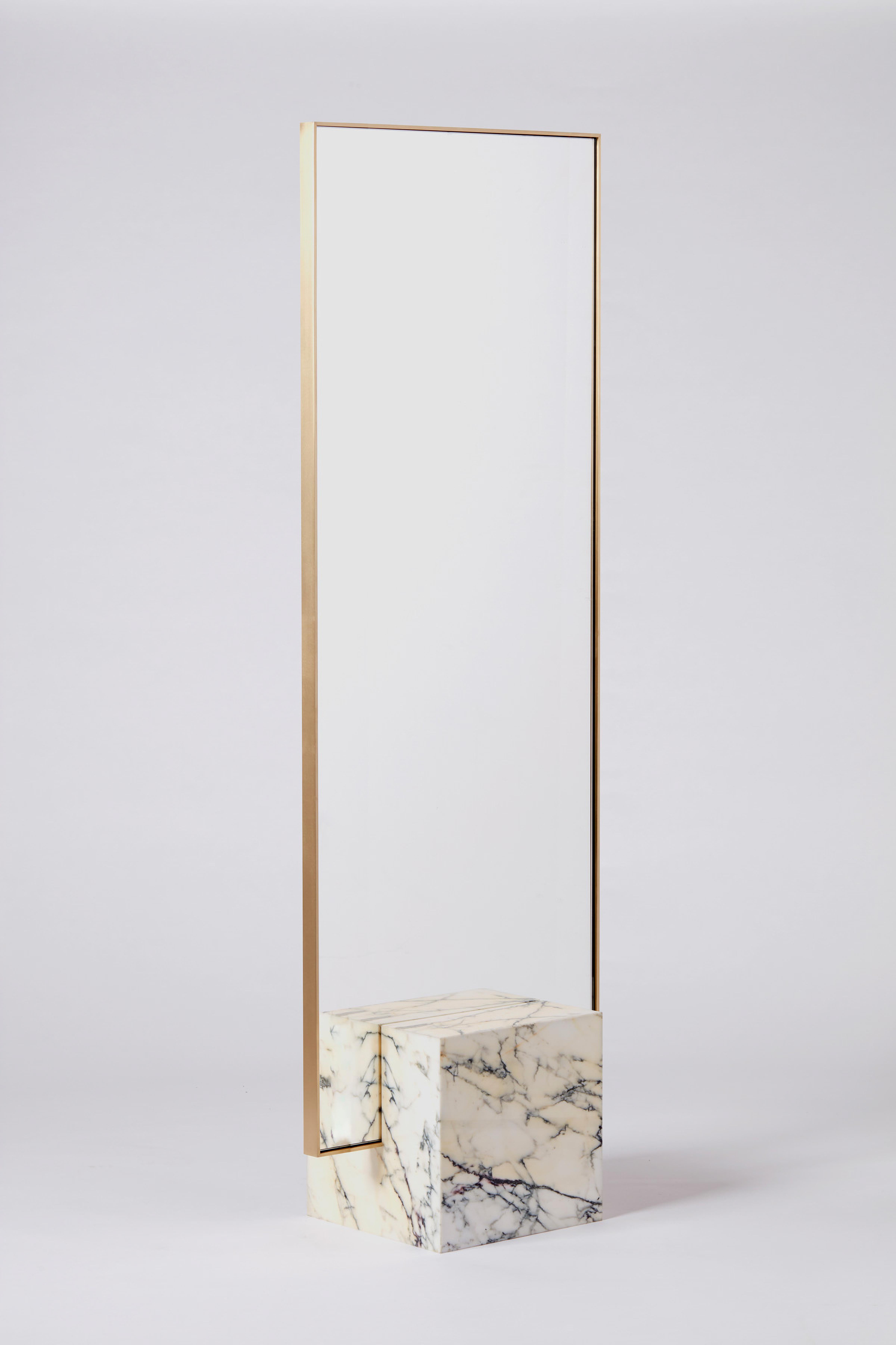 Coexist - Miroir contemporain Paonazzo avec cadre en laiton