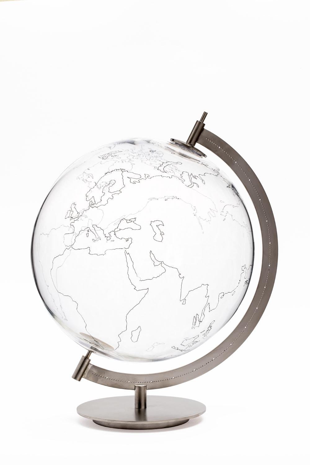 Gio Tirotto realizes the project coexist: the mod. Ground globe and the mod. Sky stellar map, two objects complementary as only sky and heart can be, where the transparent glass allows to look to the world and the stars in their entirety,