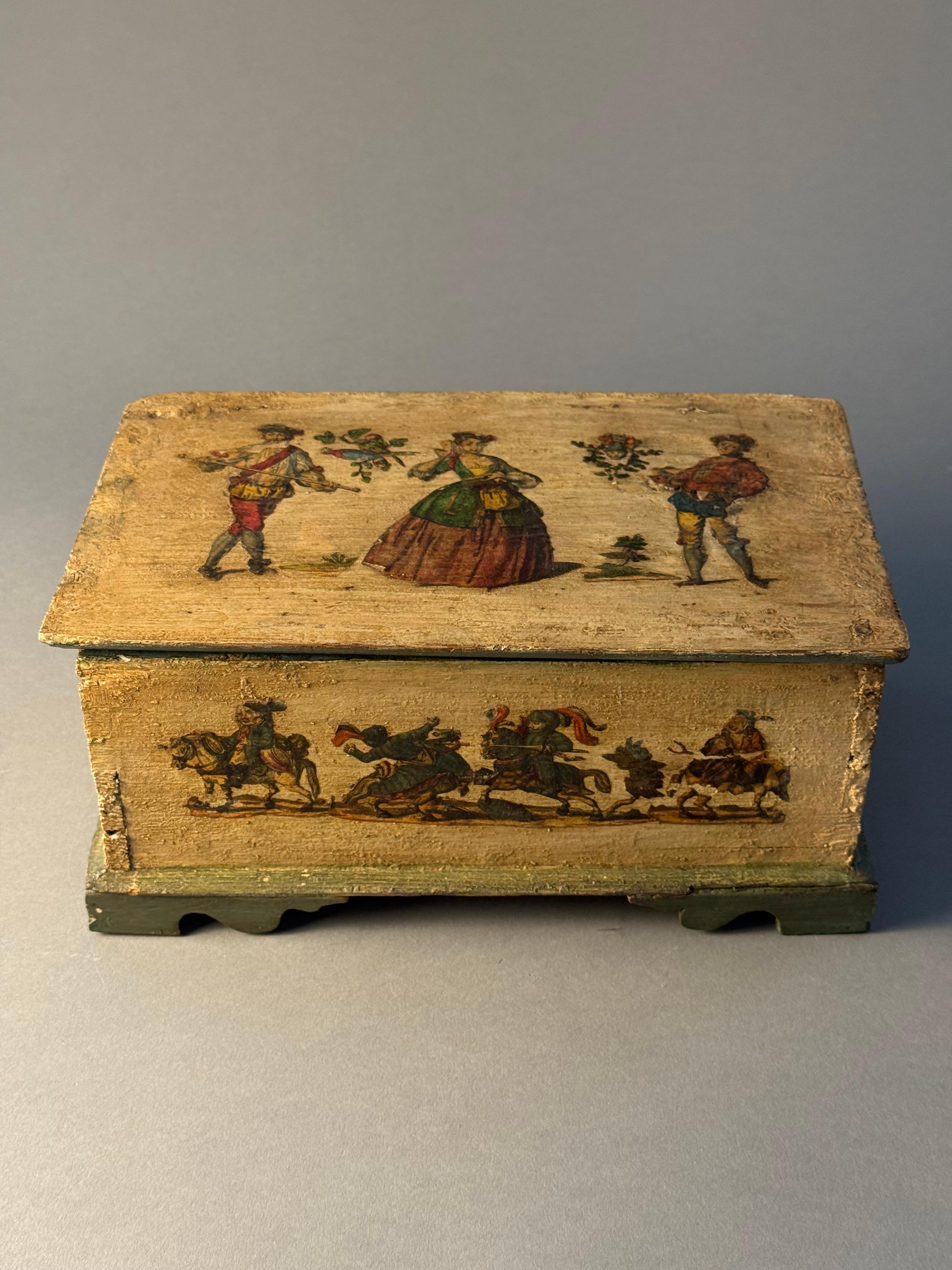 Cofanetto in lacca povera del XVIII secolo e di origine veneziana.
La lacca povera è un tipo di decorazione tipica del mobile settecentesco veneziano, che si serviva di piccole stampe ritagliate,  incollate sul legno e successivamente rifinite a