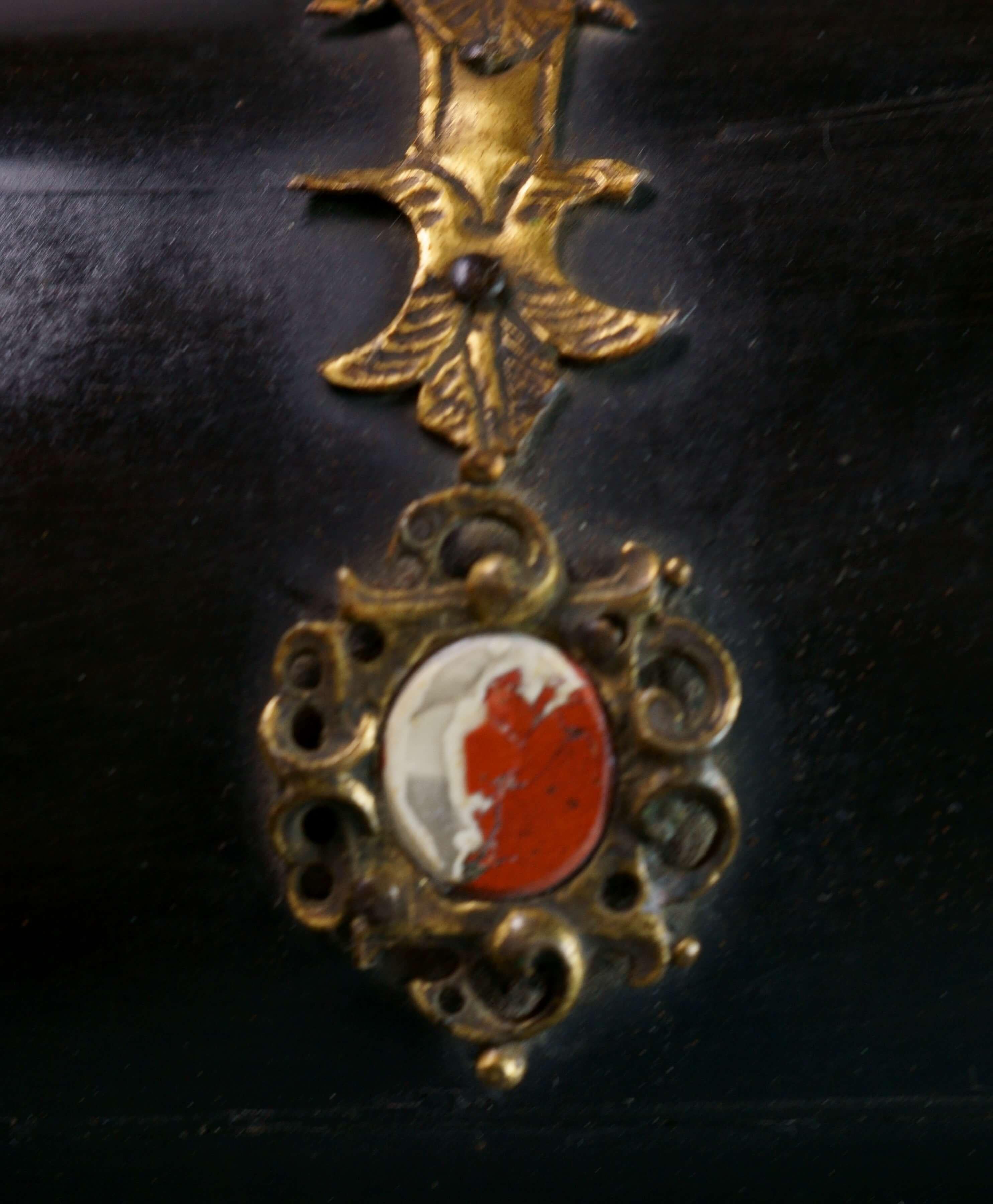 Cofre renacentista italiano de principios del siglo XVII de ébano, bronce dorado y piedras duras Italian en venta