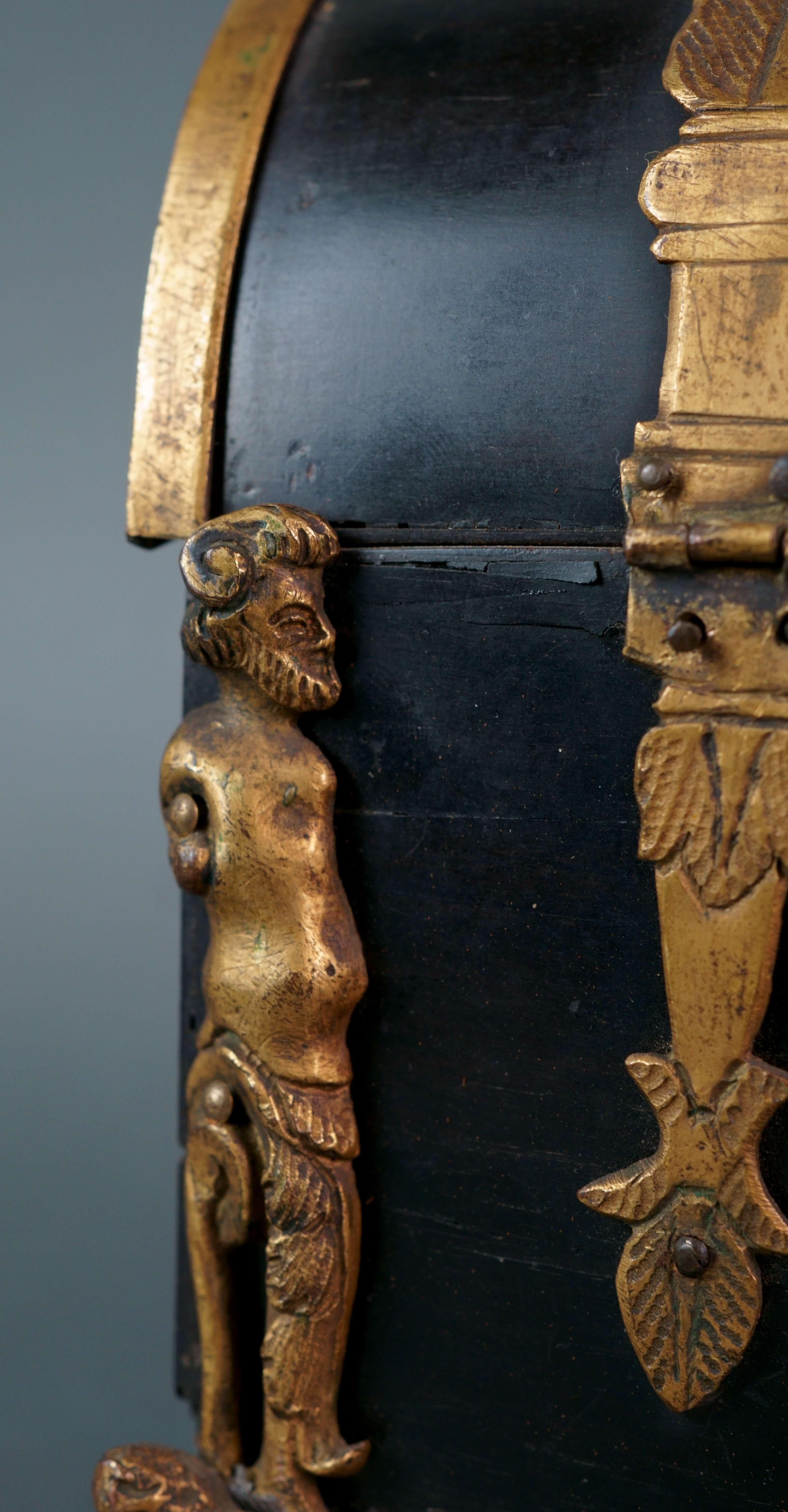 Cofre renacentista italiano de principios del siglo XVII de ébano, bronce dorado y piedras duras en Bueno estado para la venta en Pistoia, IT